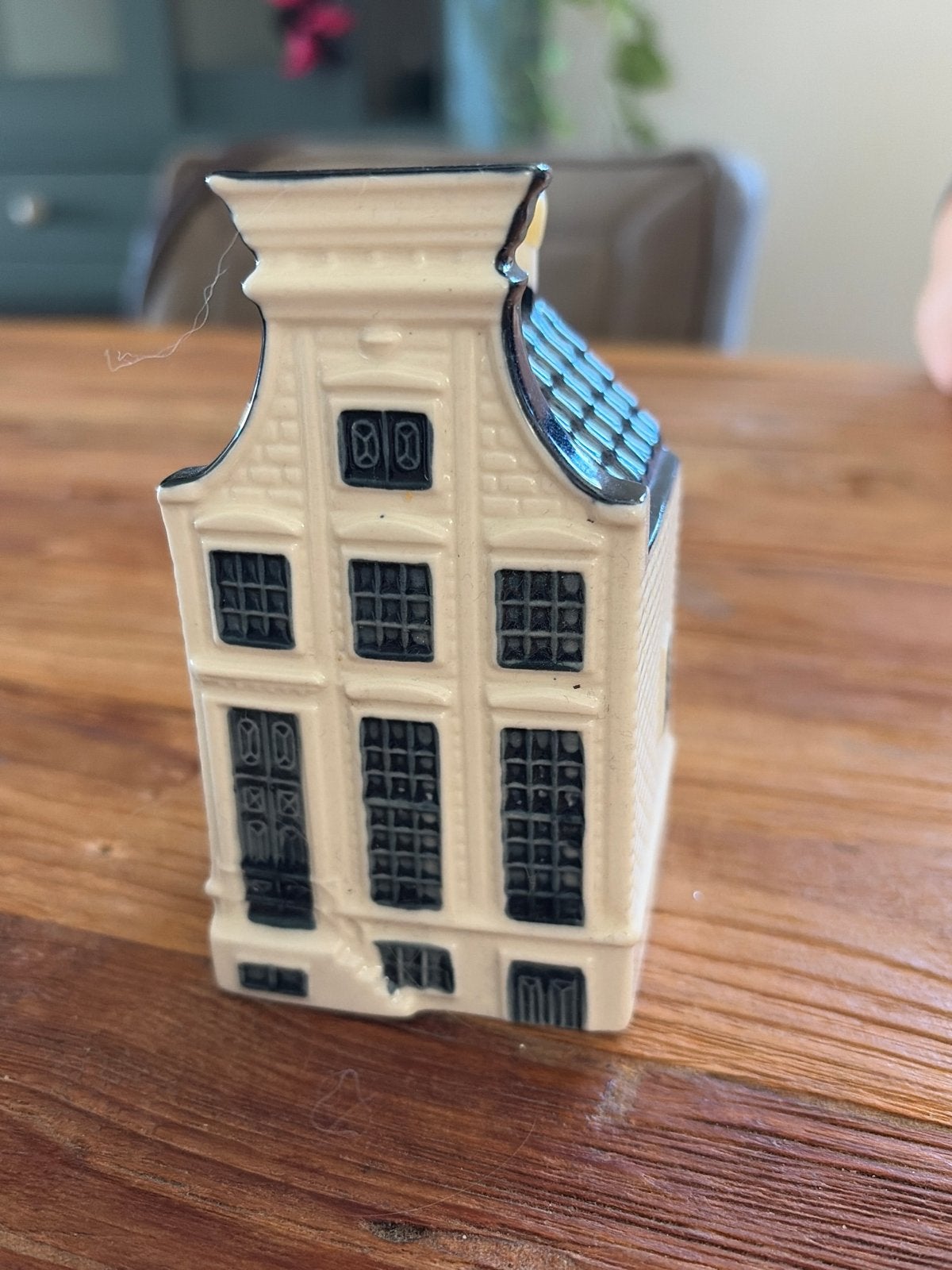 KLM Delfts Blauw huisje nummer 63, Ophalen of Verzenden, Zo goed als nieuw, 61 t/m 80, Gevuld