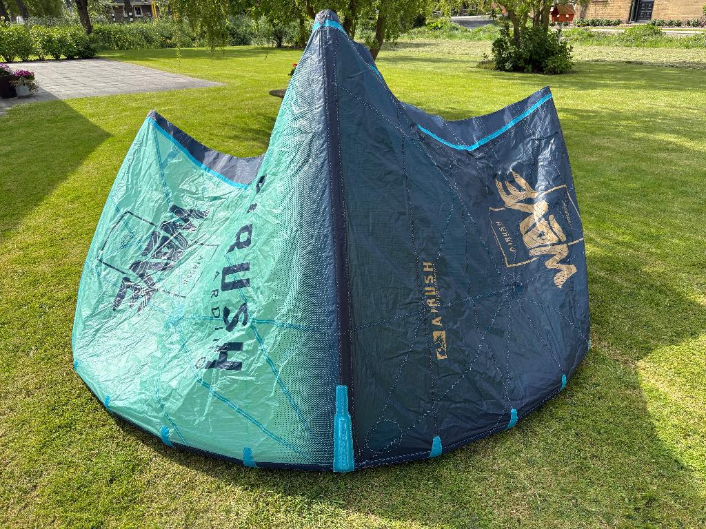 Airush Wave V9 7M – Zo goed als nieuw, Watersport en Boten, Kitesurfen, Geen board, Ophalen of Verzenden, Zo goed als nieuw, Kite