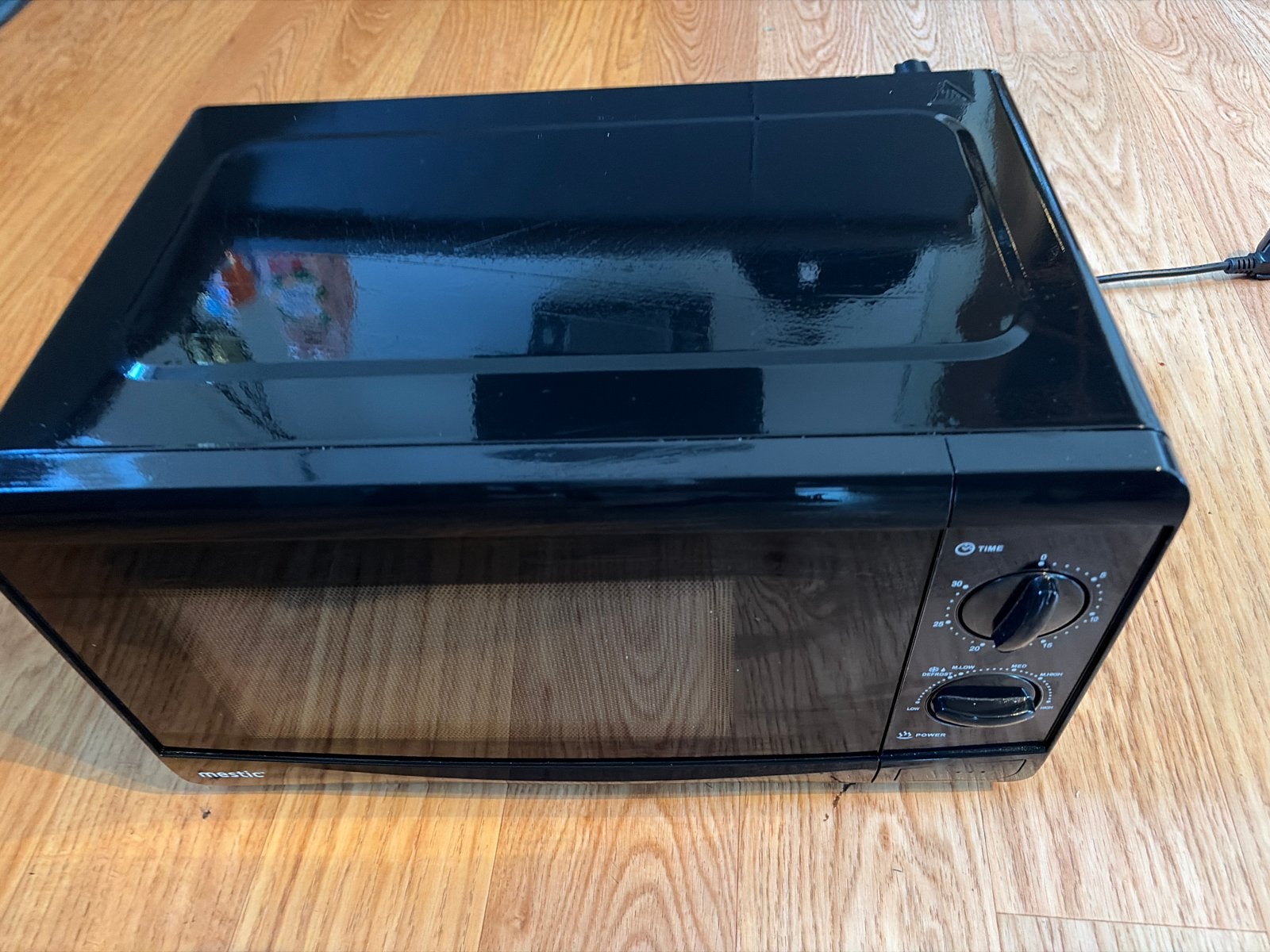 Mestic magnetron - Compact en gebruiksvriendelijk, Ophalen, Gebruikt, Minder dan 45 cm, Magnetron