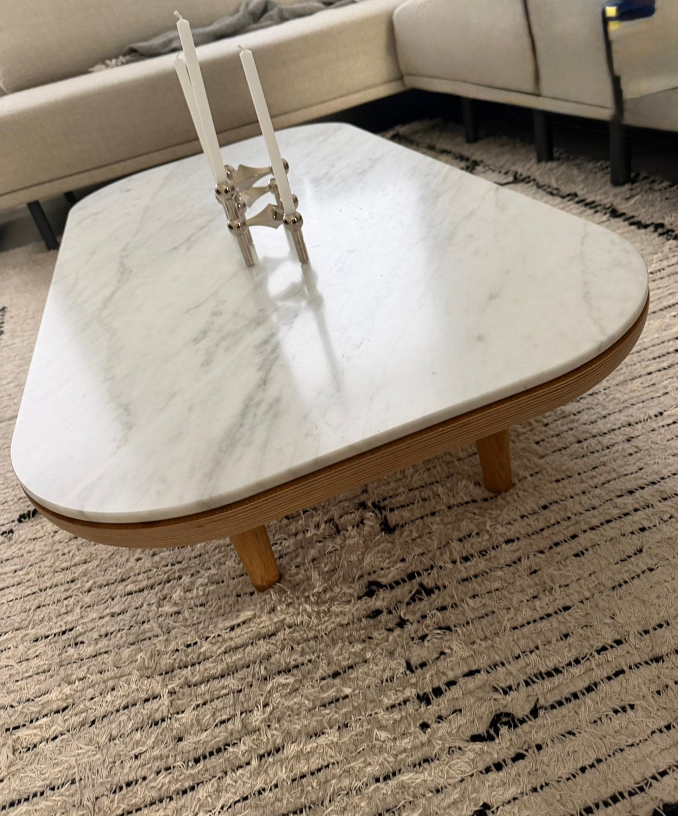 Fly tafel SC5 van &Tradition - Geolied eiken & wit marmer, Huis en Inrichting, Tafels | Salontafels, Ophalen, 100 tot 150 cm, Eikenhout