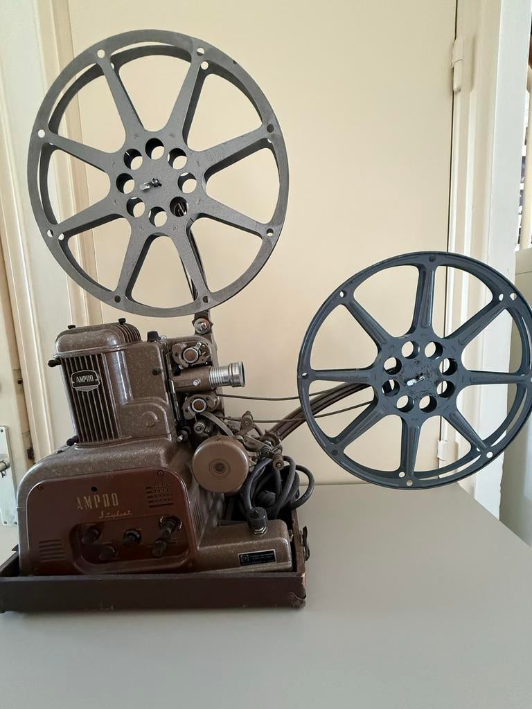 Ampro Stylist 16 mm projector - Decoratie (jaren '30-'50), Ophalen of Verzenden, Projector