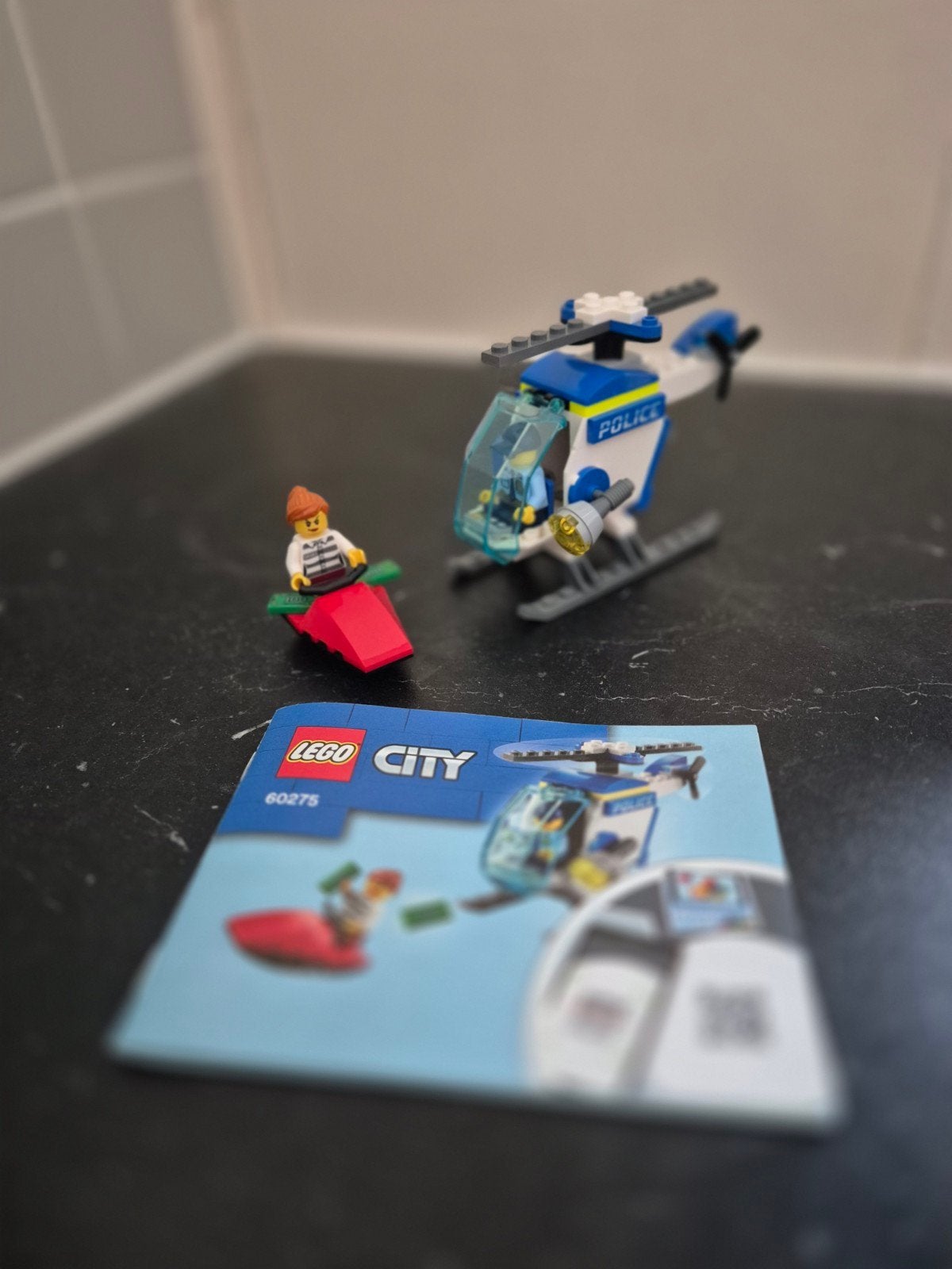 Lego City Politiehelikopter (60275) met minifiguren, Kinderen en Baby's, City, Lego, Ophalen of Verzenden, Zo goed als nieuw
