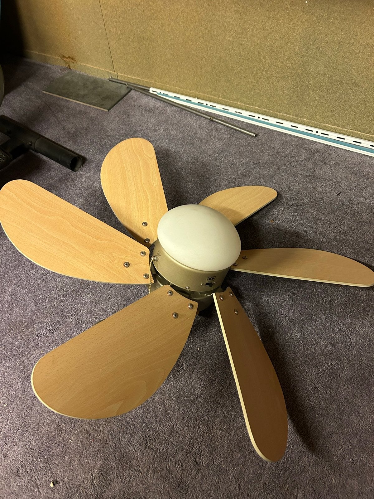 Plafondventilator met 5 houten bladen en verlichting, Witgoed en Apparatuur, Ventilatoren, Ophalen of Verzenden, Zo goed als nieuw