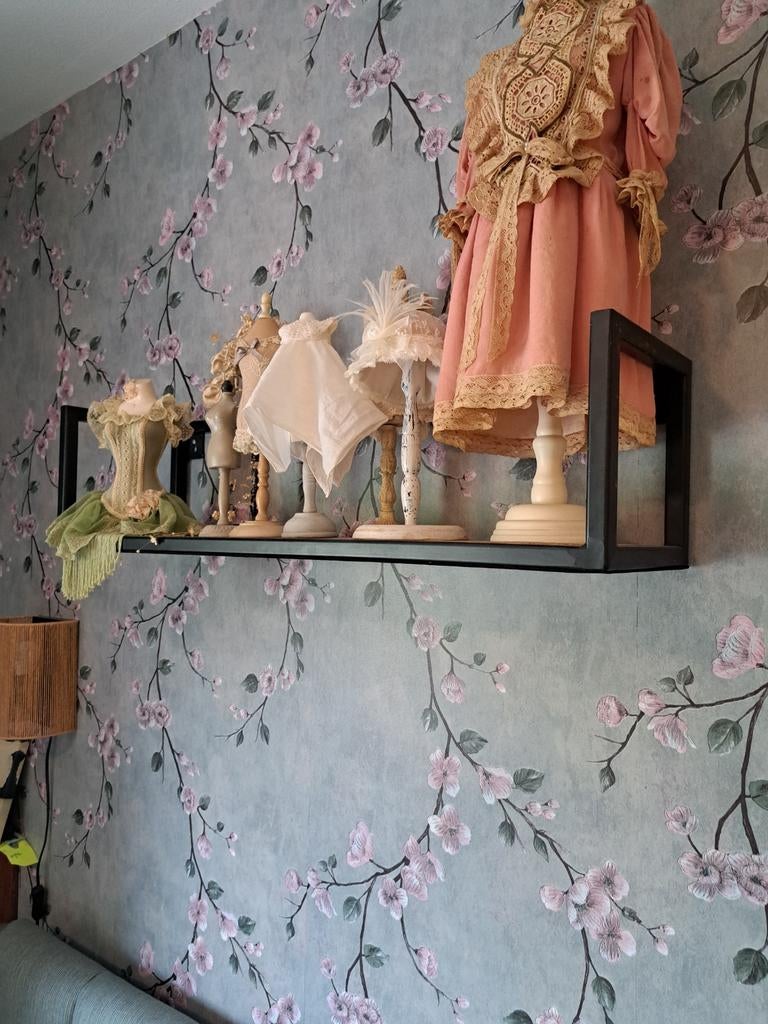 Leuke brocante standaards aangekleed zie foto's, Ophalen of Verzenden