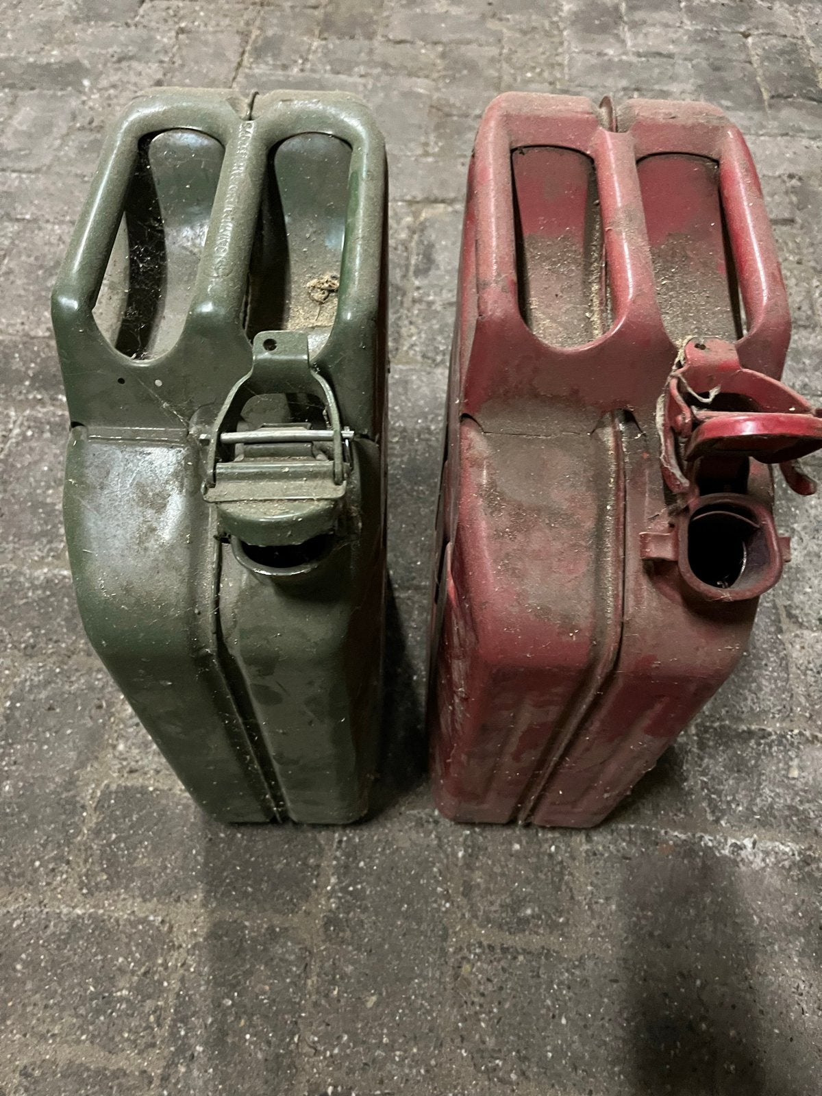 Jerrycans 20 liter - Groen en Rood, Auto diversen, Ophalen