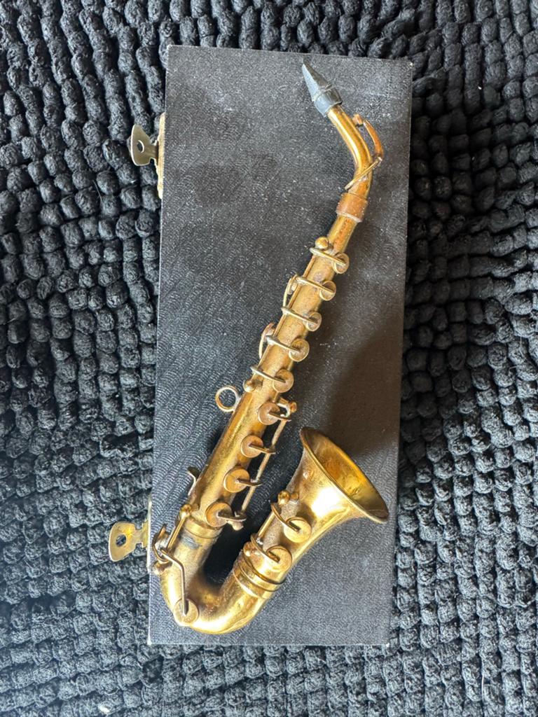 Miniatuur Saxofoon Decoratie met Koffer, Muziek en Instrumenten, Blaasinstrumenten | Saxofoons, Ophalen of Verzenden, Gebruikt