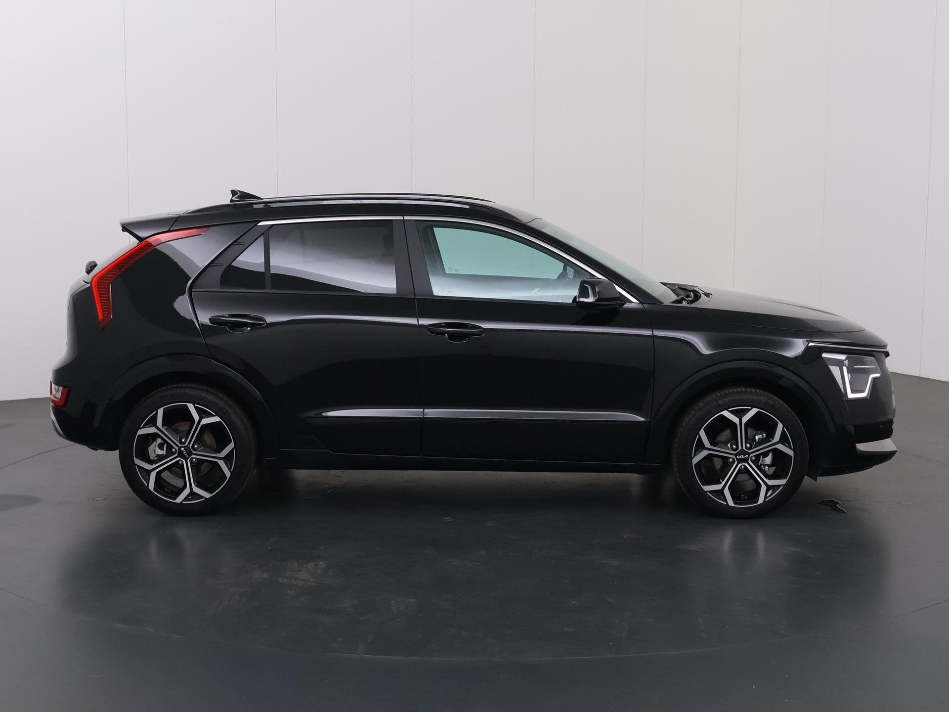 Foto 6 van Kia Niro 1.6 GDi PHEV DynamicPlusLine Edition | 18” lichtm
