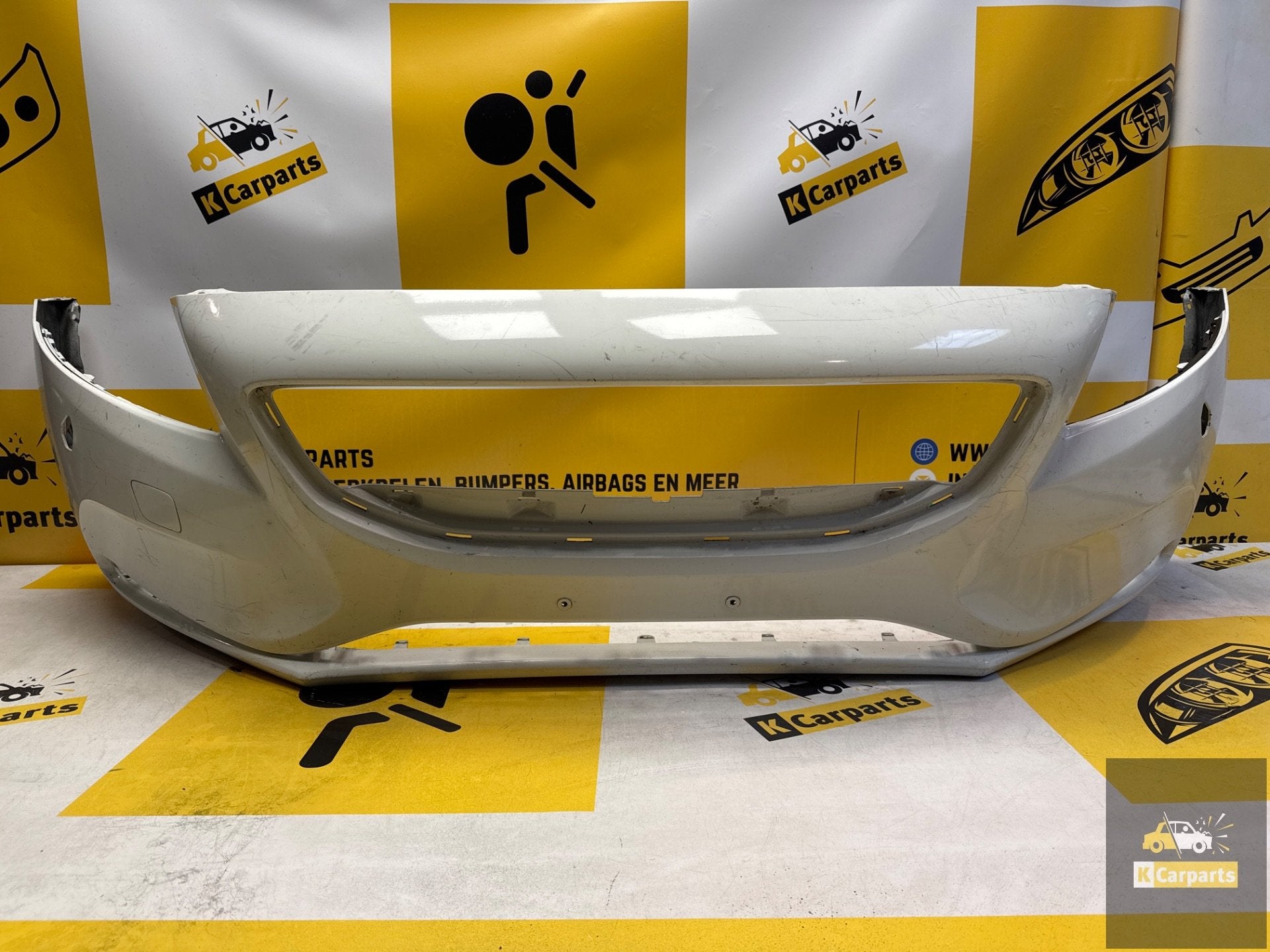 Volvo v40 Voorbumper KLS Normaal bumper, Info@fabrikant.eu, Ophalen of Verzenden, Volvo, Bumper