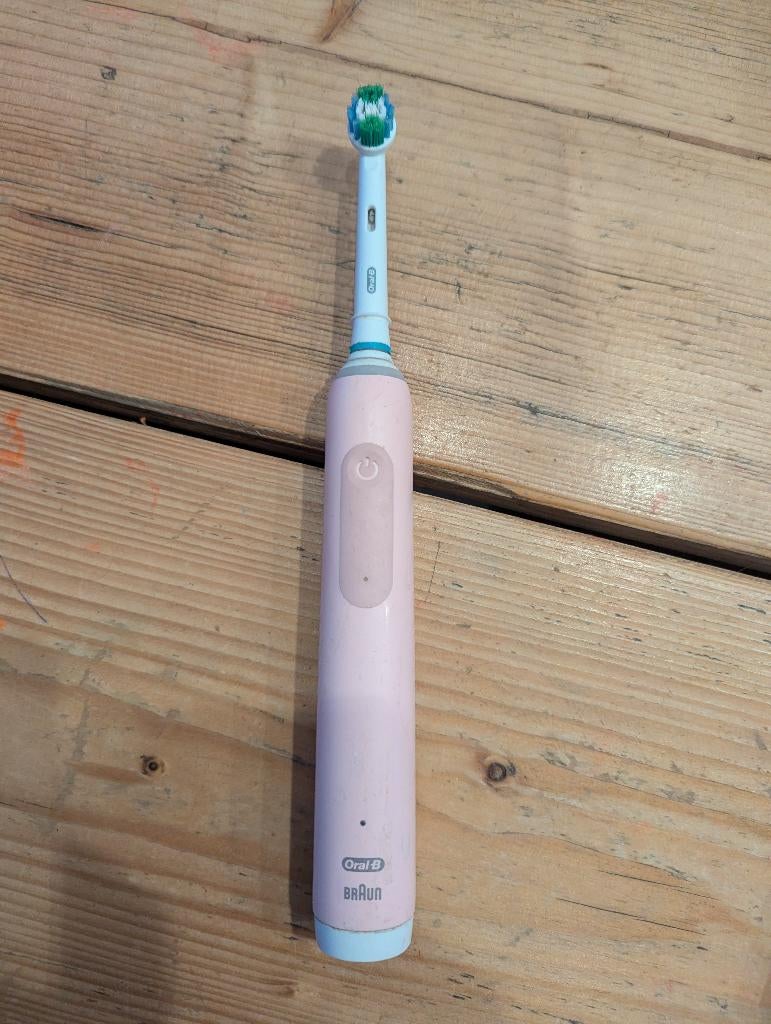 Oral b tandenborstels en 4 opzetborstels, Ophalen of Verzenden, Gebruikt, Tandenborstel