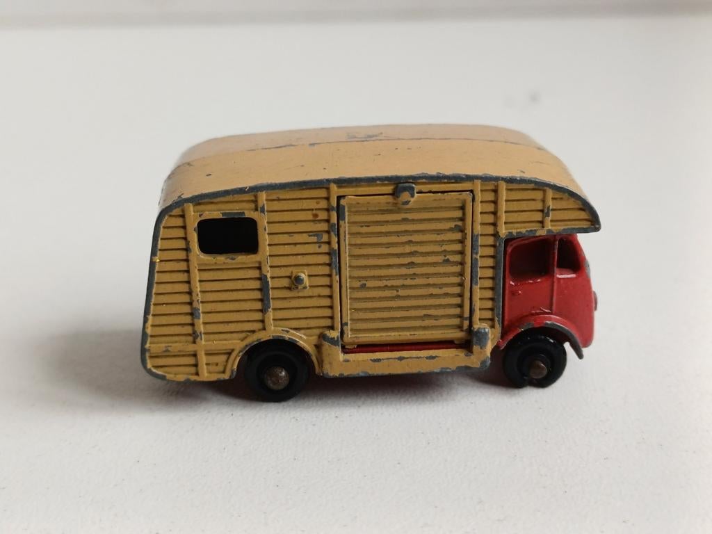 Matchbox Lesney Regular Wheels horse truck met zwarte wielen, Hobby en Vrije tijd, Modelauto's | 1:87, Verzenden, Gebruikt, Bus of Vrachtwagen