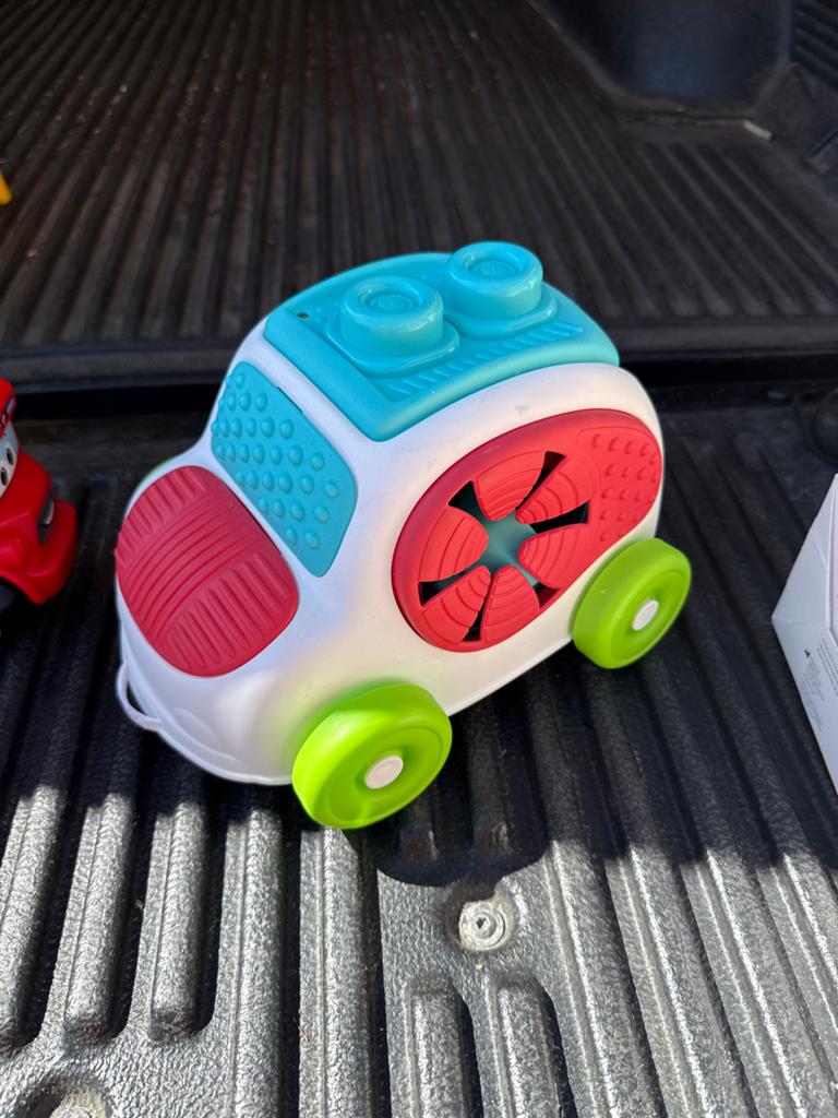 Clementoni Soft Clemmy Sensorische Auto, Kinderen en Baby's, Speelgoed | Babyspeelgoed, Zo goed als nieuw, Auto, Met wieltjes