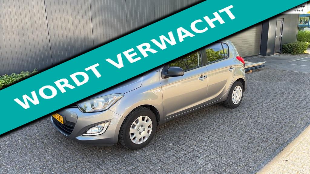 Hyundai I20 1.2i i-Drive 5-deurs 1e eigenaar 86pk Airco LED, Euro 5, Gebruikt, 31 €/maand, 4 cilinders
