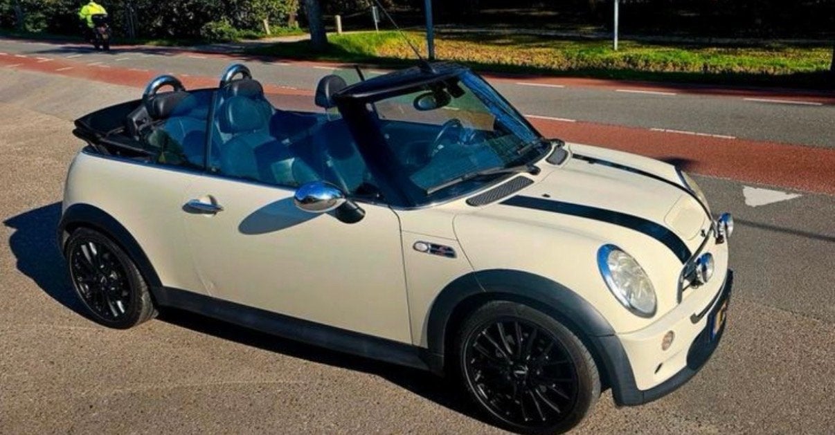 Mini 1.6 16V Cooper S Cabrio AUT 2006 Wit met defecte motor, Auto's, 4 cilinders, Cabriolet, 4 stoelen, Wit