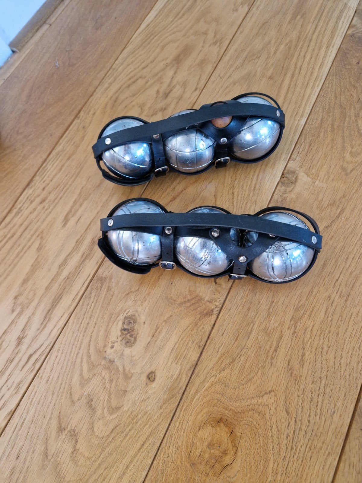 2 sets van 3 jeu de boules ballen met leren draagriem, Ophalen of Verzenden, Gebruikt