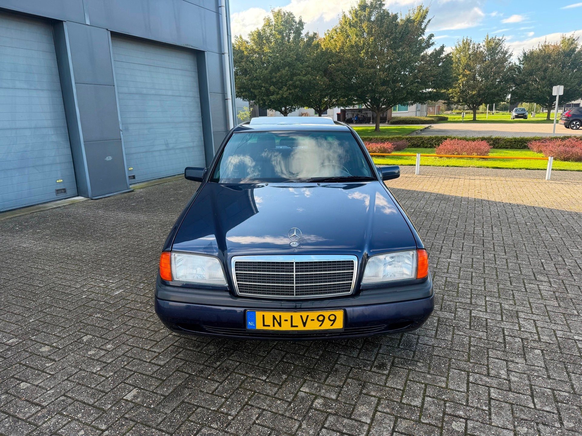Mercedes-Benz C-klasse 200 D Sport 1995 Nieuw Apk, Auto's, Achterwielaandrijving, 4 cilinders, Blauw, Origineel Nederlands