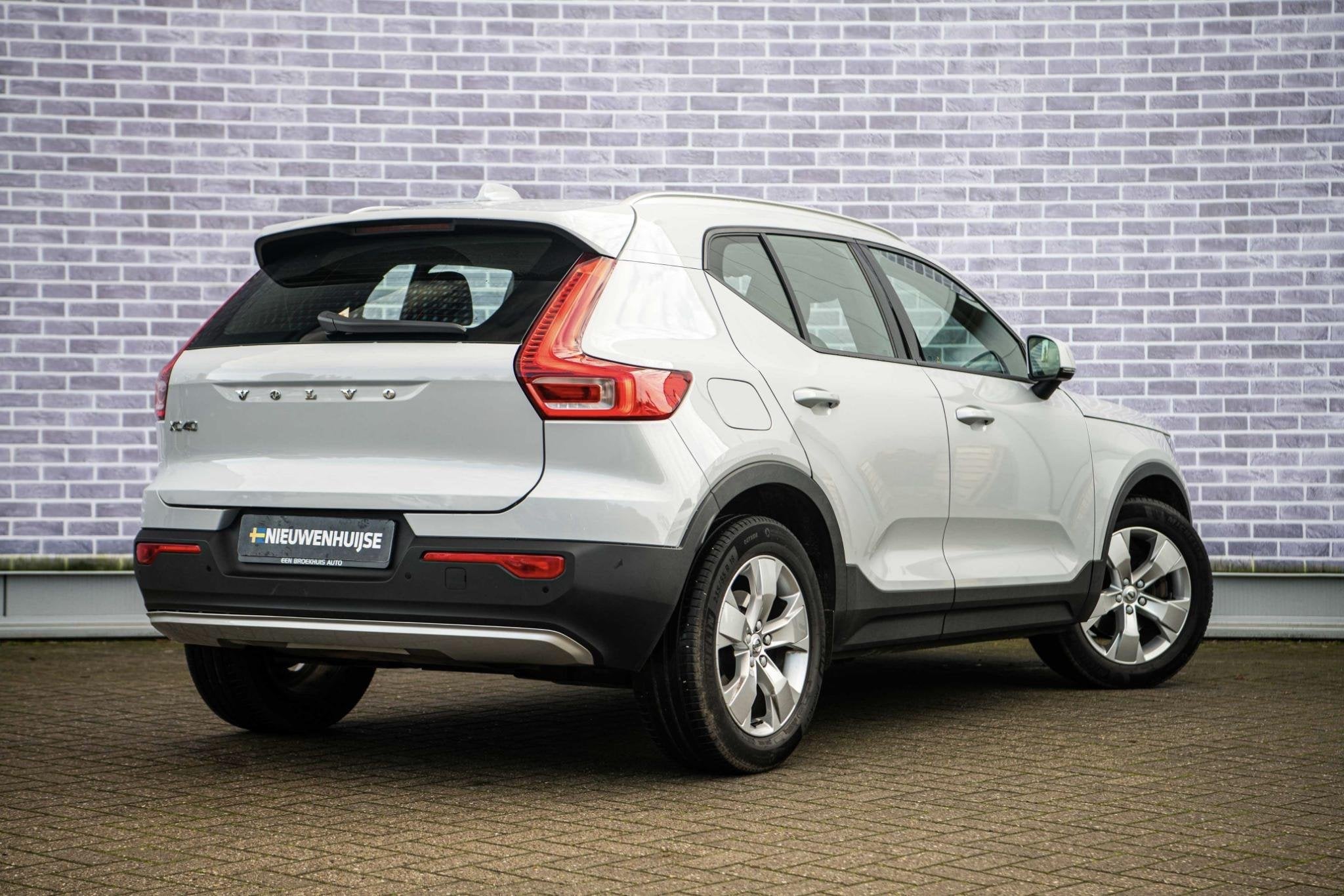 Volvo XC40 T3 Momentum Pro Aut | Navigatie | Trekhaak | Crui, Auto's, Gebruikt, Euro 6, Leder en Stof, 163 pk