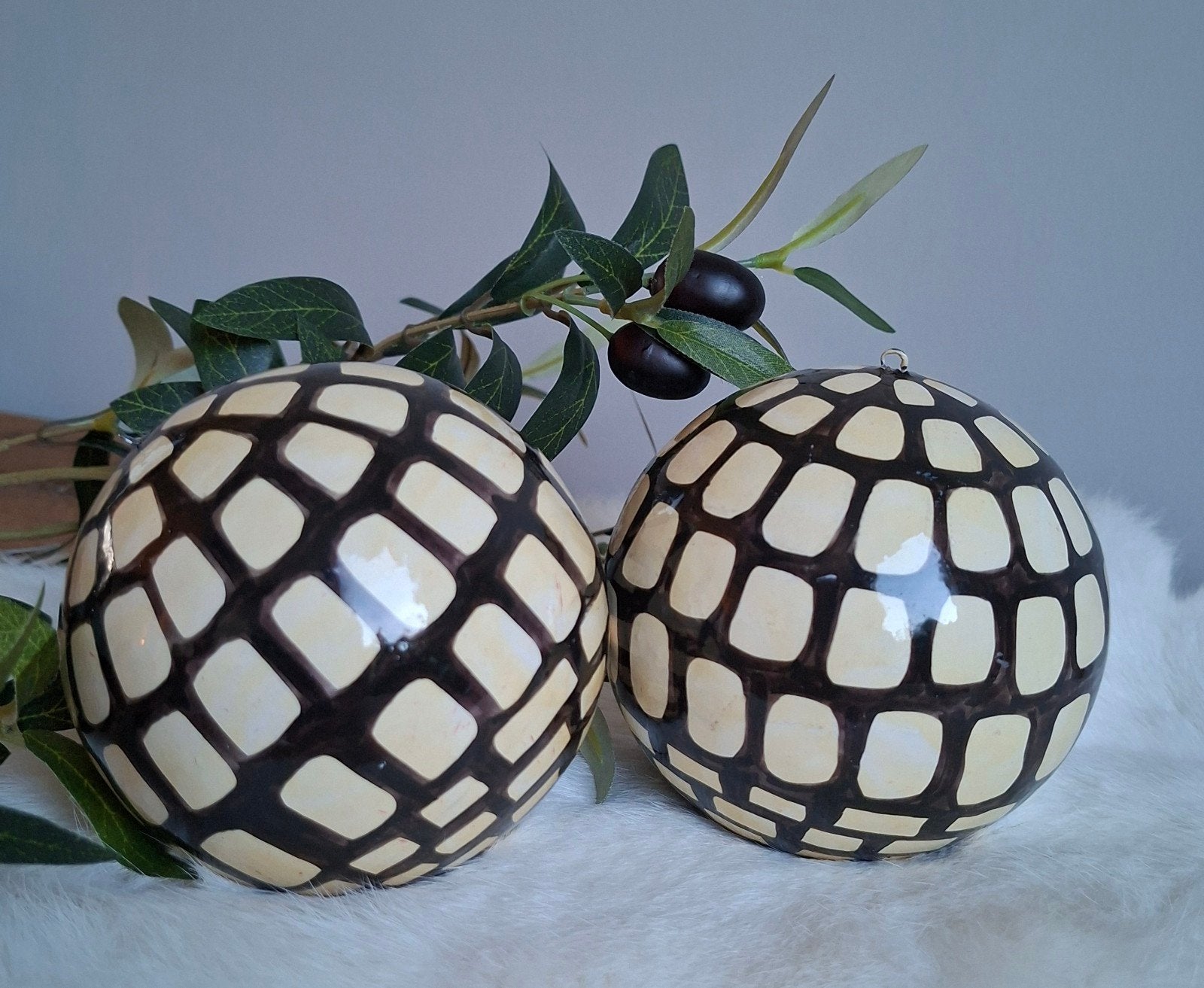 Kerstbal creme zwart 2 stuks Christmas ball deco ballen, Diversen, Ophalen of Verzenden, Nieuw
