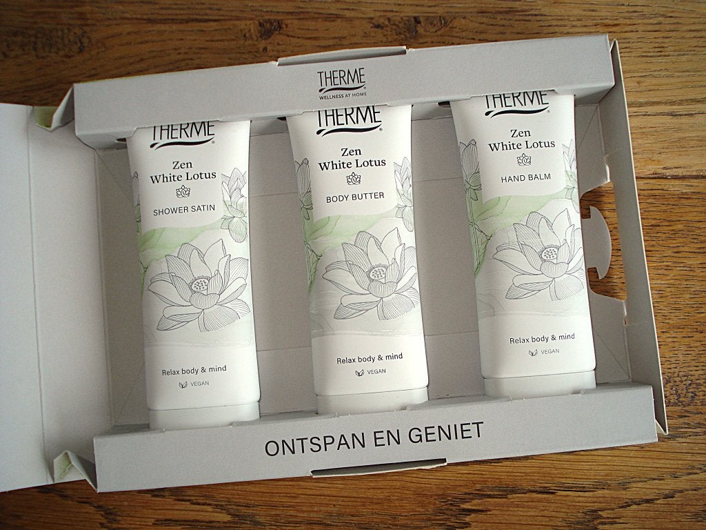 NIEUW: Therme 3x70 ml Zen White Lotus giftset / cadeauset, Ophalen of Verzenden, Nieuw, Bodylotion, Crème of Olie