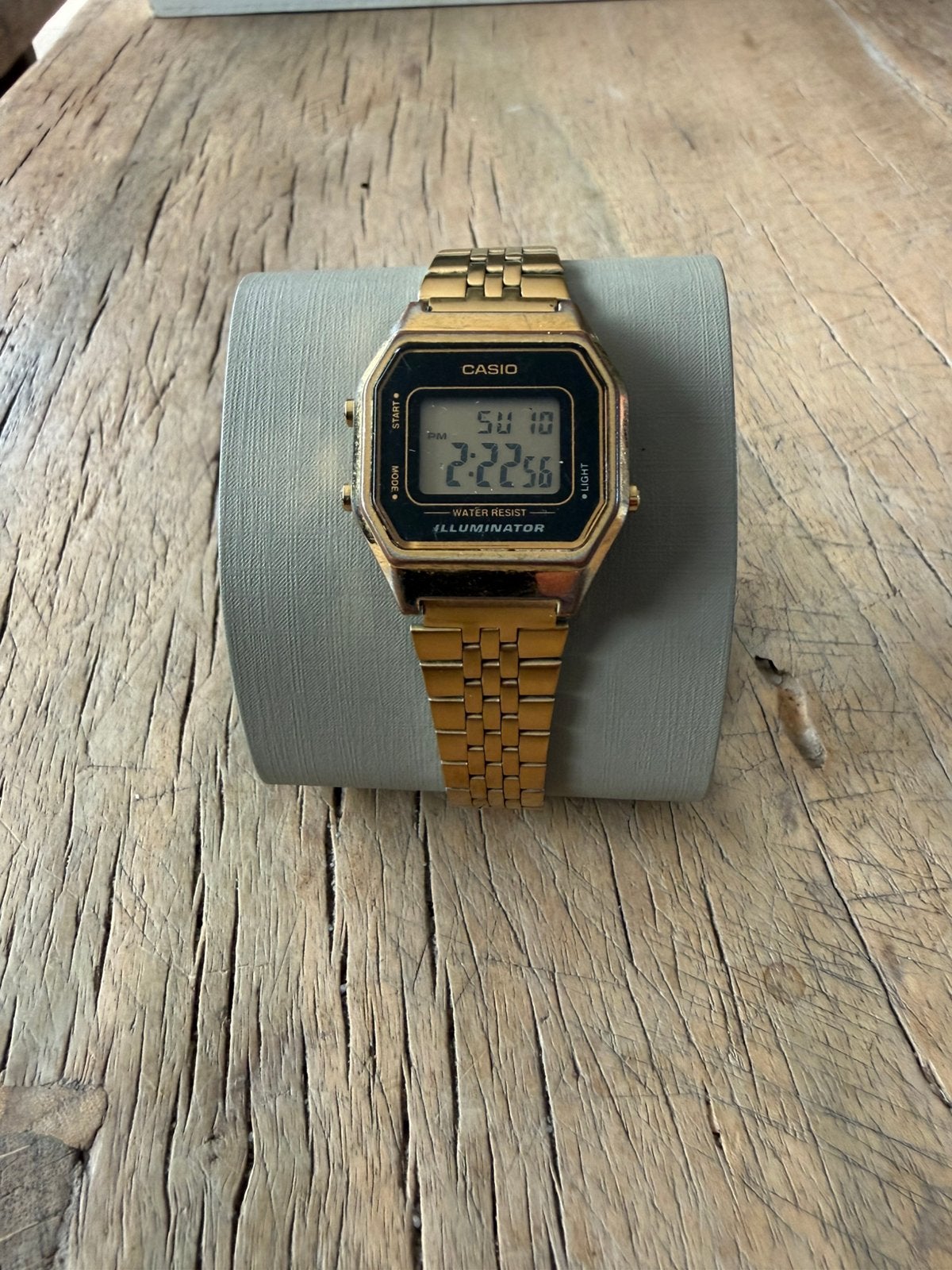Casio illuminator goudkleurig horloge LA680 WEGA-1, Sieraden, Tassen en Uiterlijk, Horloges | Antiek, Overige merken, Staal, Met bandje