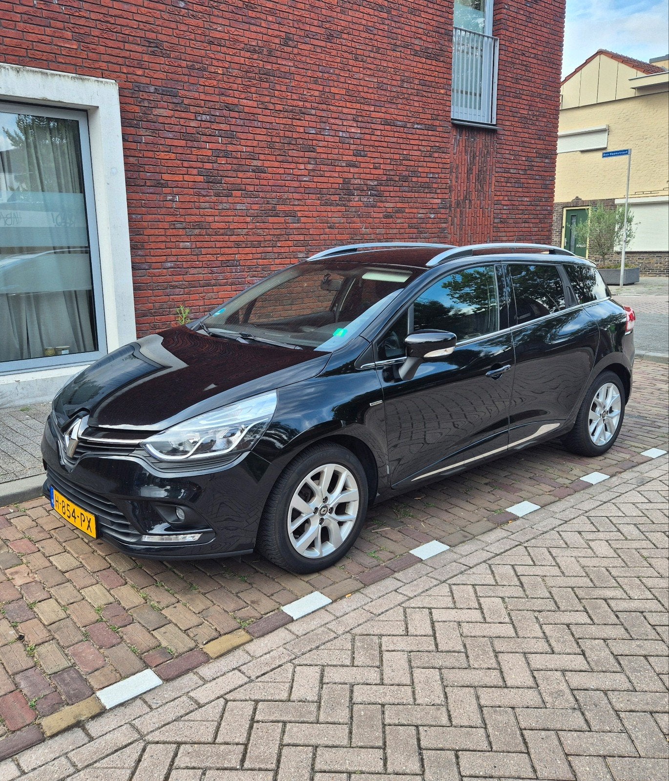 Renault Clio Estate LIMITED – All Season - Full Options |, Voorwielaandrijving, 898 cc, 1098 kg, Origineel Nederlands