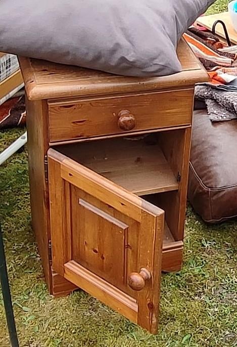 Nachtkastje, Huis en Inrichting, Slaapkamer | Nachtkastjes, Ophalen, Zo goed als nieuw, Minder dan 45 cm, 55 tot 70 cm