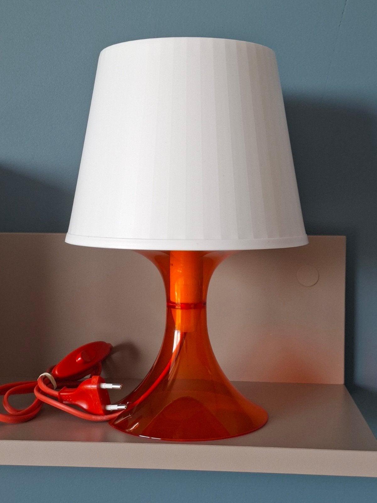 IKEA Lampan Tafellamp Oranje met Witte Kap., Kunststof, Nieuw, Ophalen of Verzenden, Minimalistisch