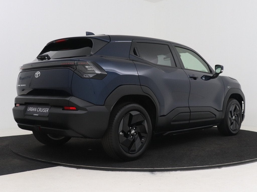 Toyota Urban Cruiser Dynamic 61 kWh *NIEUW* (bj 2026), 12 maanden, Stof, Automatische klimaatregeling, Zwart
