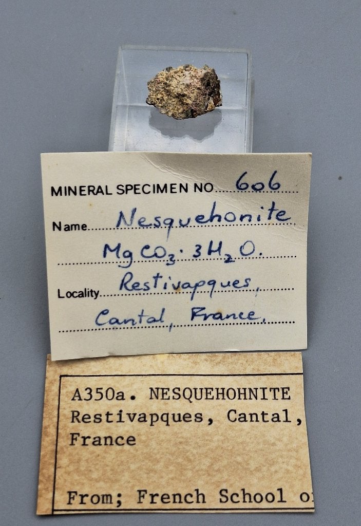 Nesquuehoniet - Restivalgues, Cantal, Frankrijk, Ophalen of Verzenden, Mineraal