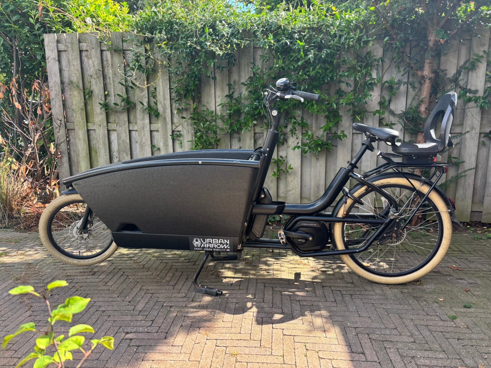Urban Arrow Family Bosch active Plus, Fietsen en Brommers, Fietsen | Bakfietsen, 4 kinderen of meer, Gebruikt, Huif, Ophalen