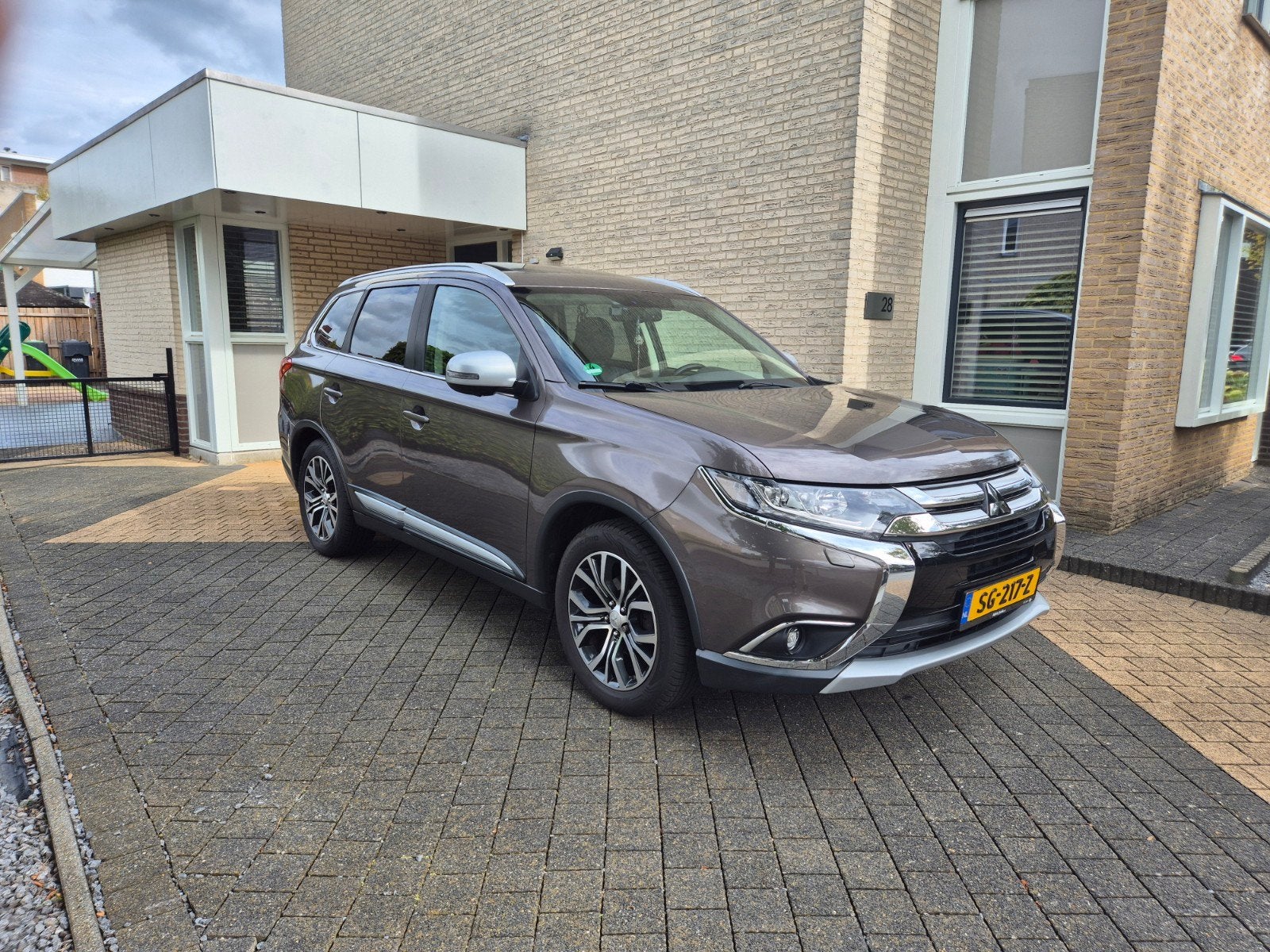 Mitsubishi Outlander 2.0 Instyle 7-Persoons, Auto's, Outlander, 4 cilinders, Bruin, 1435 kg