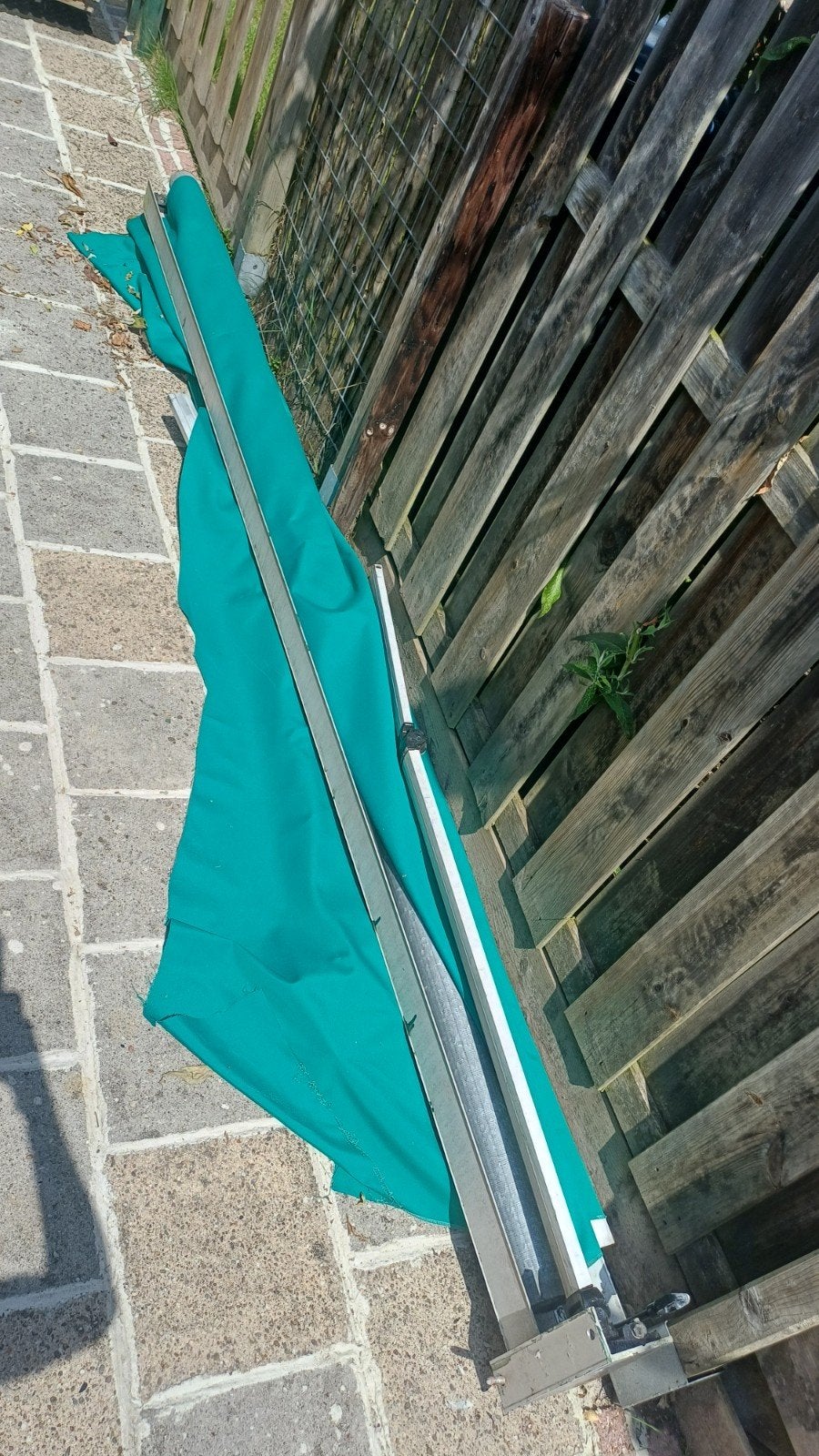 Oud ijzer gratis ophalen vandaag ophalen.   Zonnescherm, Ophalen, Gebruikt, 3 tot 4 meter