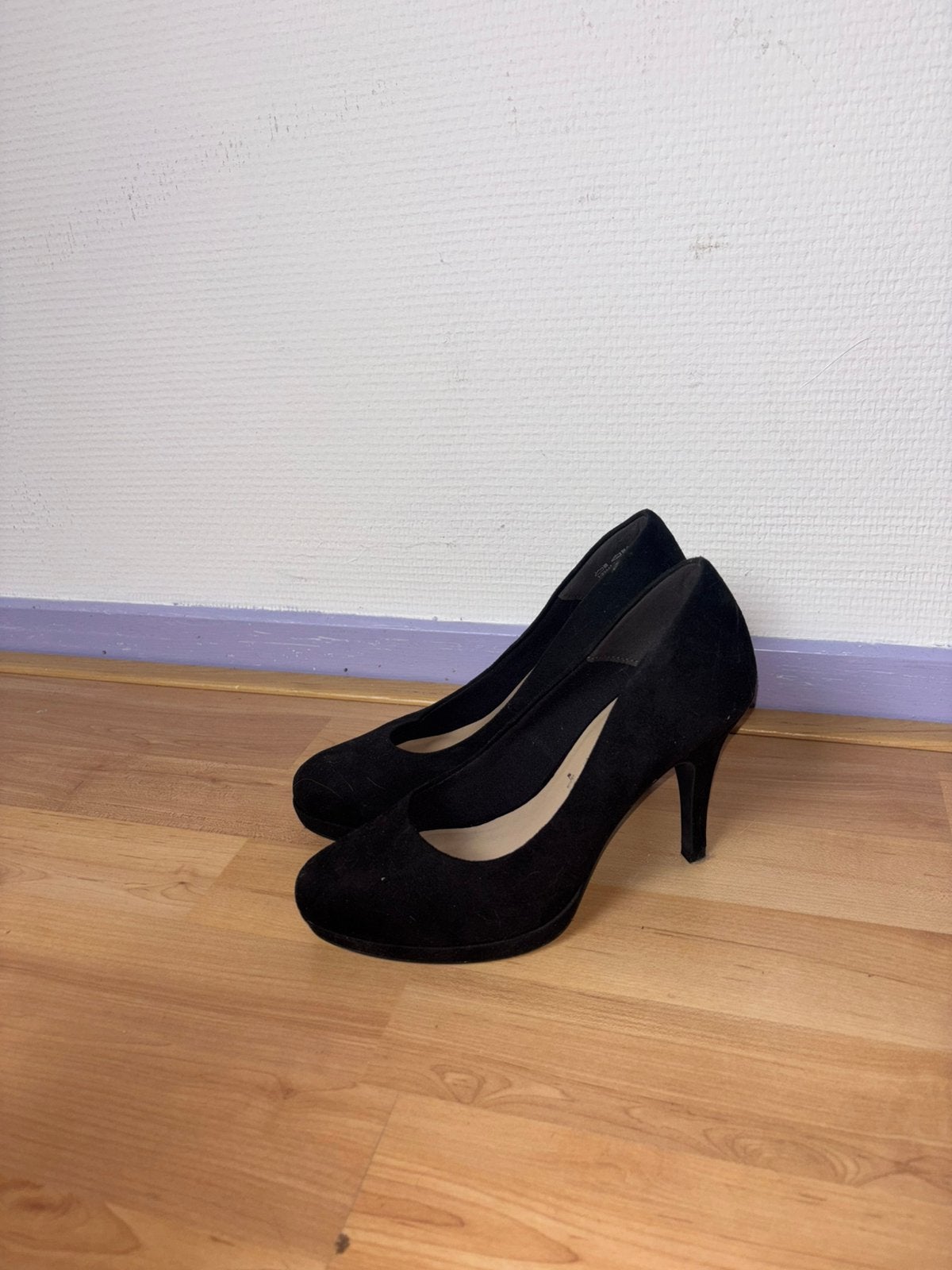 Zwarte suede pumps maat 36, Ophalen of Verzenden, Zo goed als nieuw, Zwart