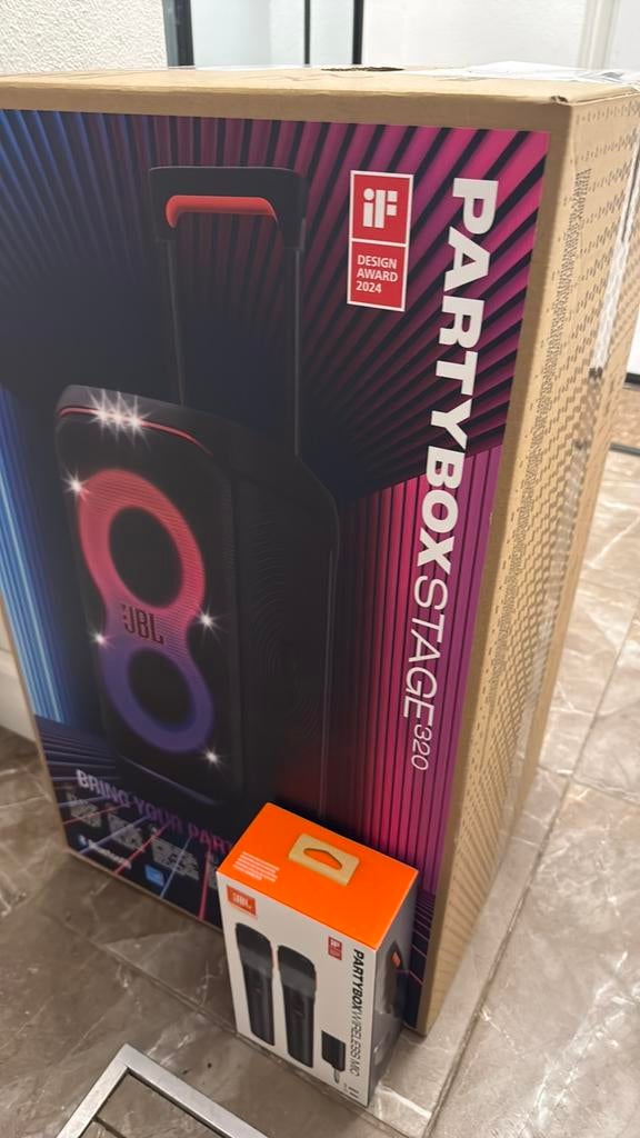 JBL PartyBox Stage 320 + Draadloze Mic Set (t.w.v. €129,99), Audio, Tv en Foto, Luidsprekers, Ophalen, Nieuw, 120 watt of meer