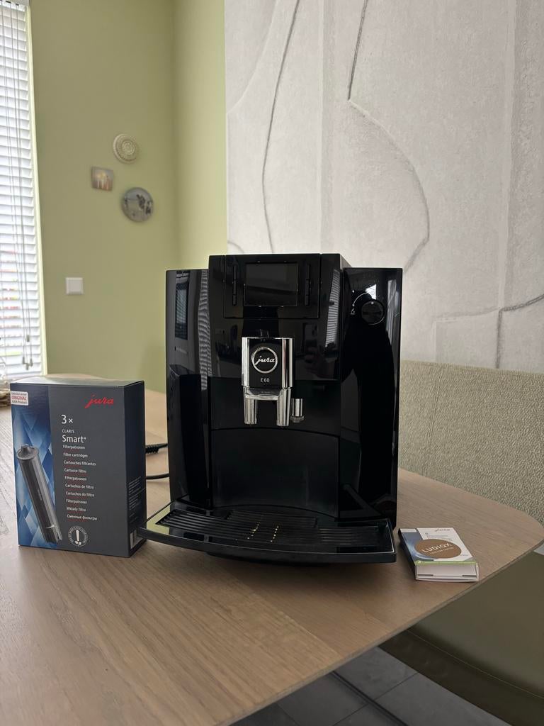 Jura E60 Koffiemachine - Recent onderhoud + filters, Witgoed en Apparatuur, Koffiezetapparaten, Ophalen, Afneembaar waterreservoir