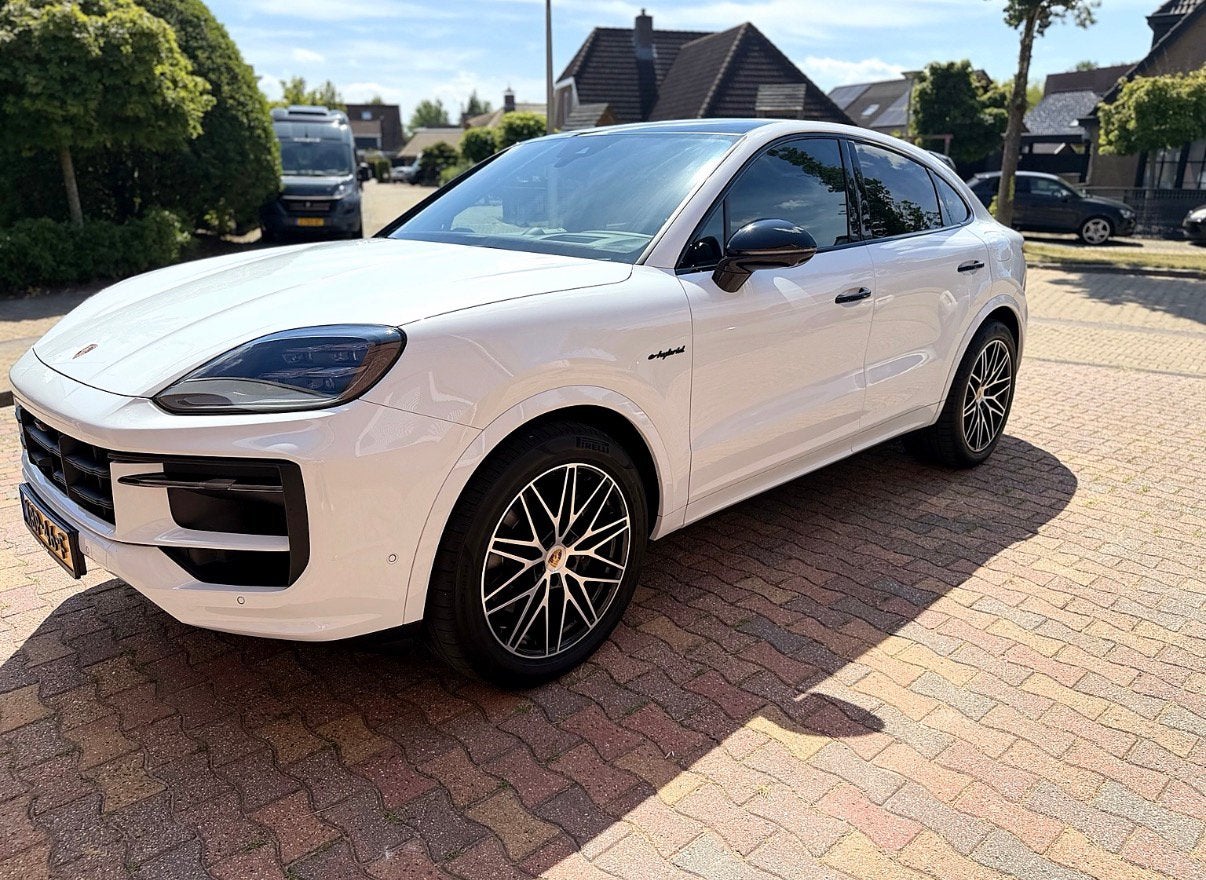 Porsche Cayenne E-Hybrid Sport Design Achterasbesturing, Automaat, Zwart, Wit, Vierwielaandrijving