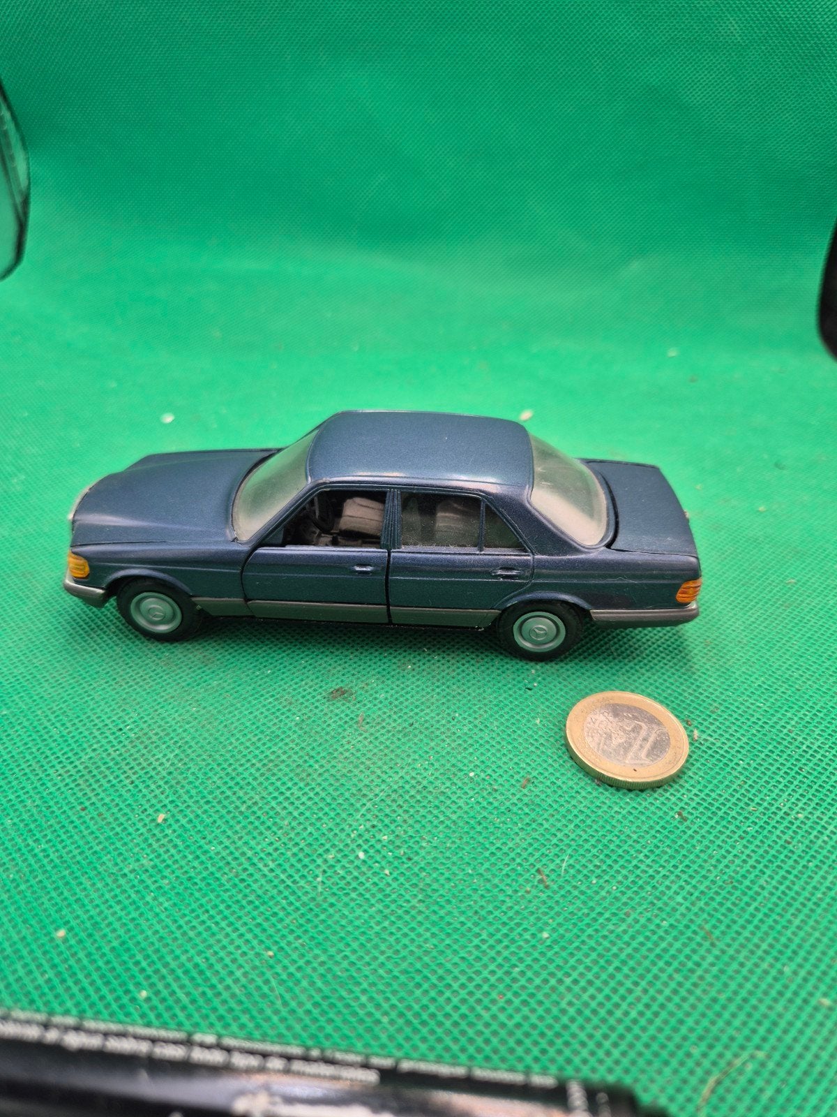 647 Mercedes benz 1/35 NZG, Hobby en Vrije tijd, Ophalen of Verzenden, Zo goed als nieuw, Auto