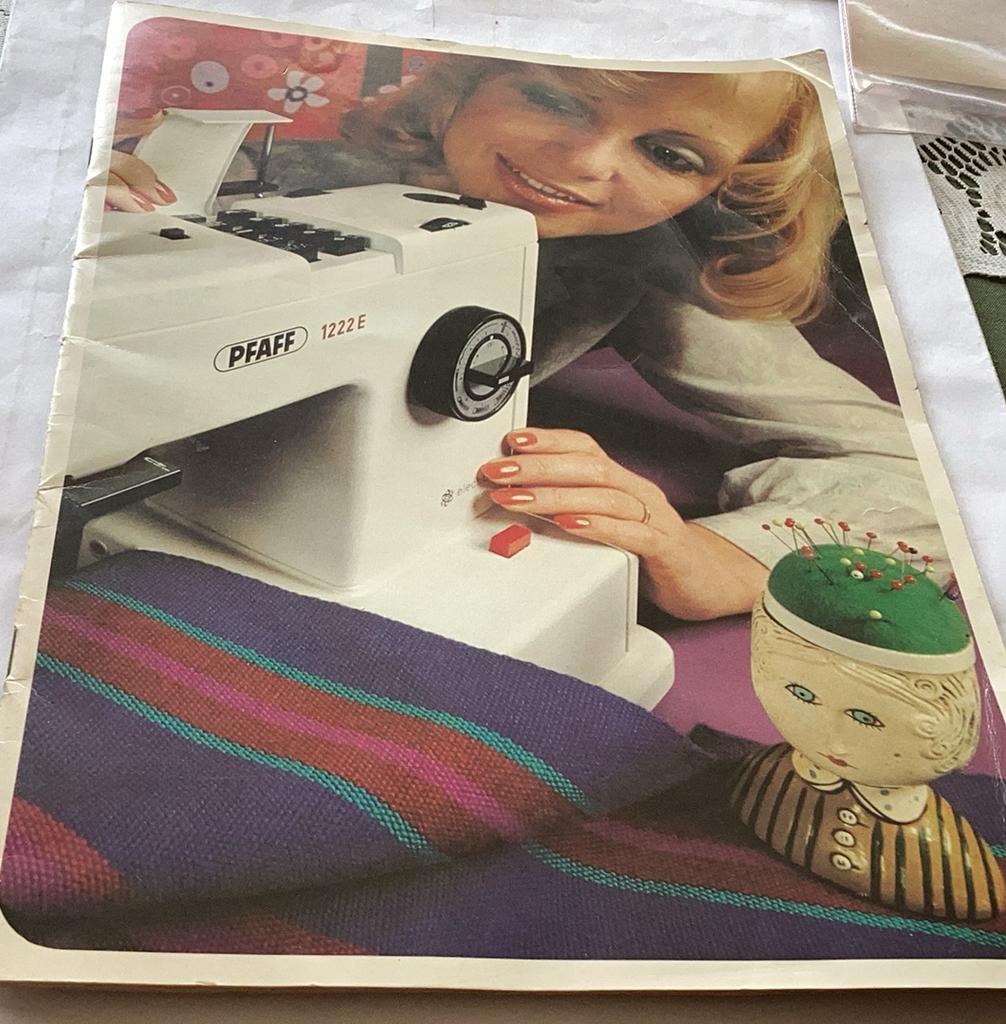 Pfaff naaimachine folder met 27 blz, Ophalen of Verzenden, Zo goed als nieuw, Naaimachine, Pfaff