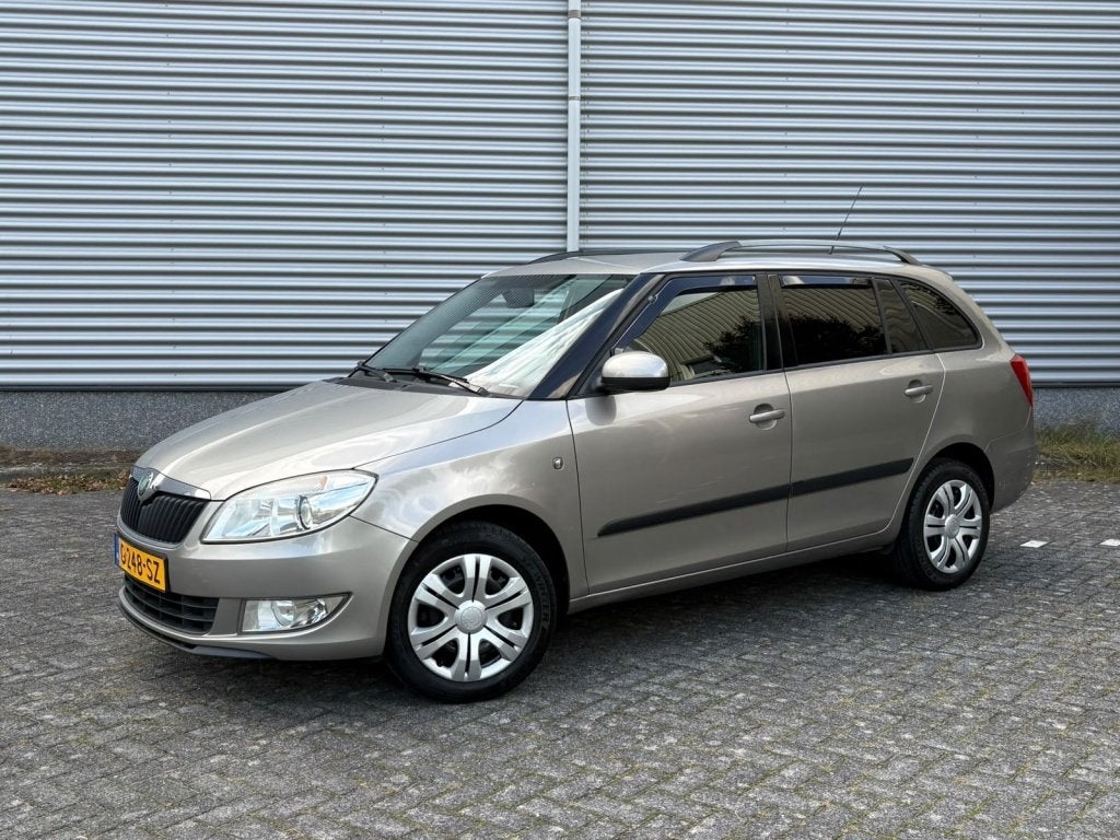 Skoda Fabia Combi 1.2 TSI Elegance AUTOMAAT Stoelvw TREKHAAK, Auto's, Automaat, Euro 5, 450 kg, Gebruikt