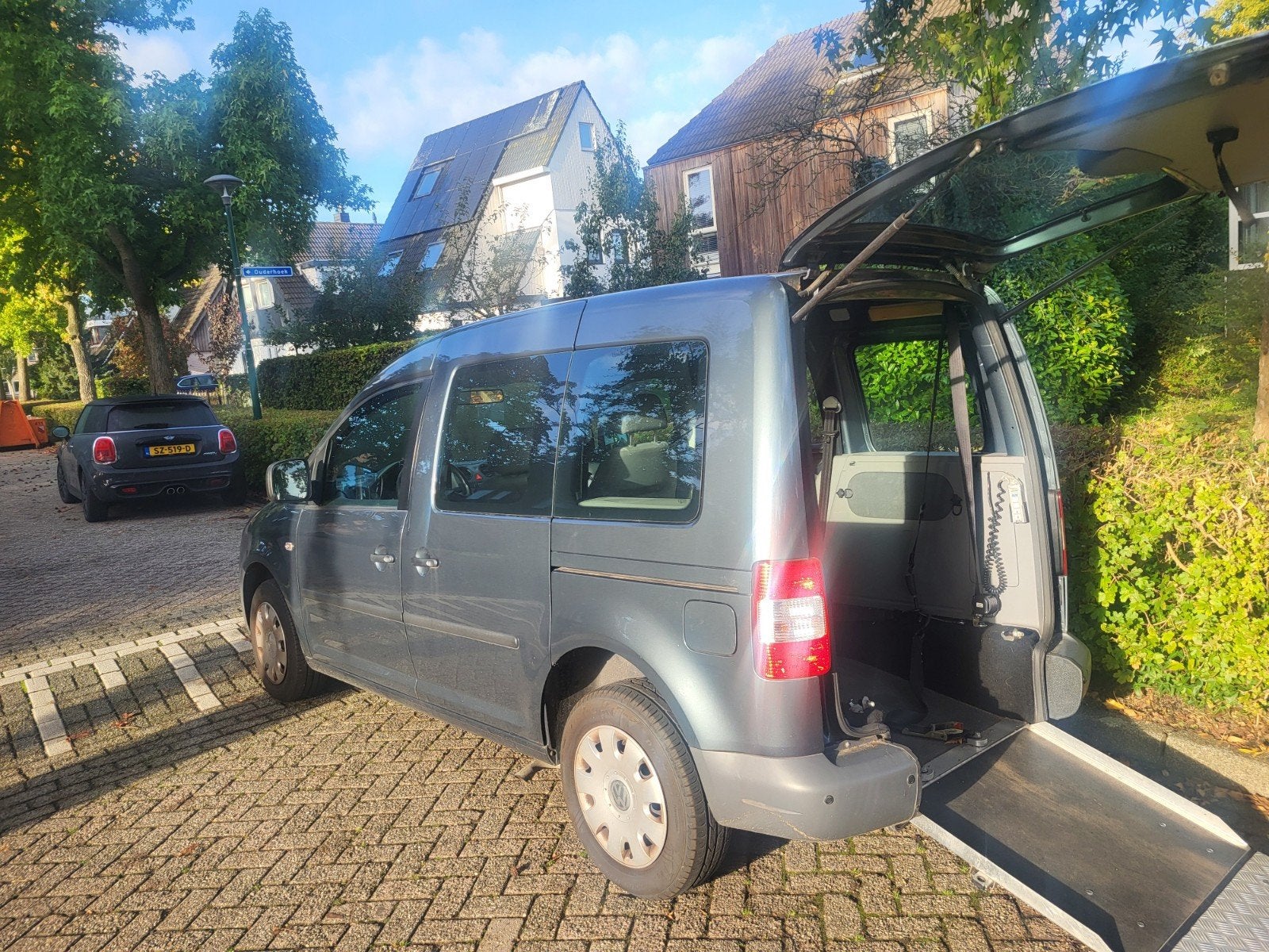 Volkswagen Caddy Rolstoelauto 1.6 75KW Life 2008 Grijs, Auto's, Voorwielaandrijving, 750 kg, 4 cilinders, 700 kg
