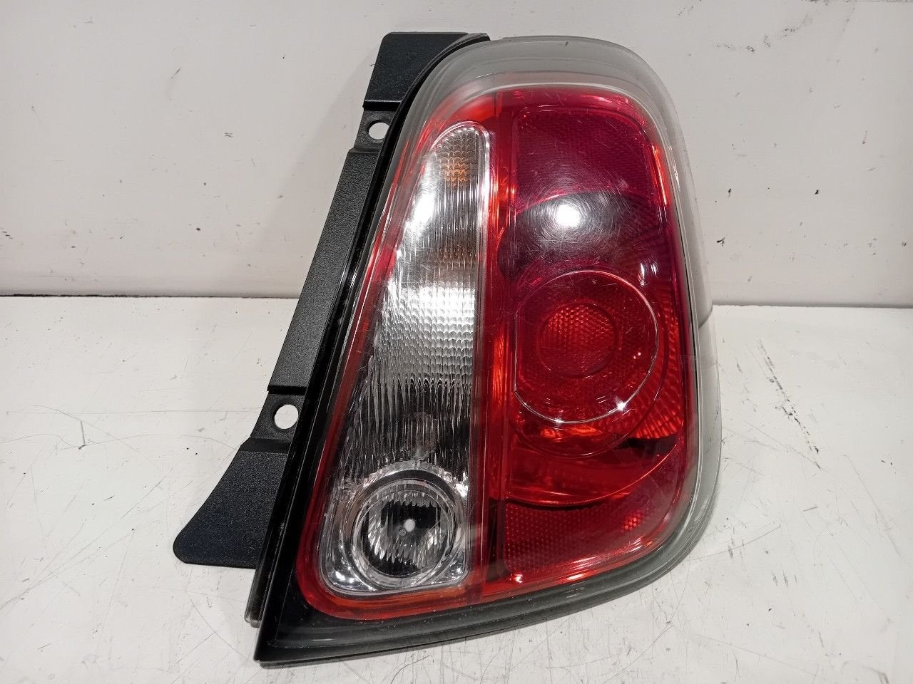 Achterlicht carrosserie rechts Fiat 500, Auto-onderdelen, Verlichting, Onderdelen@venauto.nl, Van der Ven Autorecycling B.V., Gebruikt