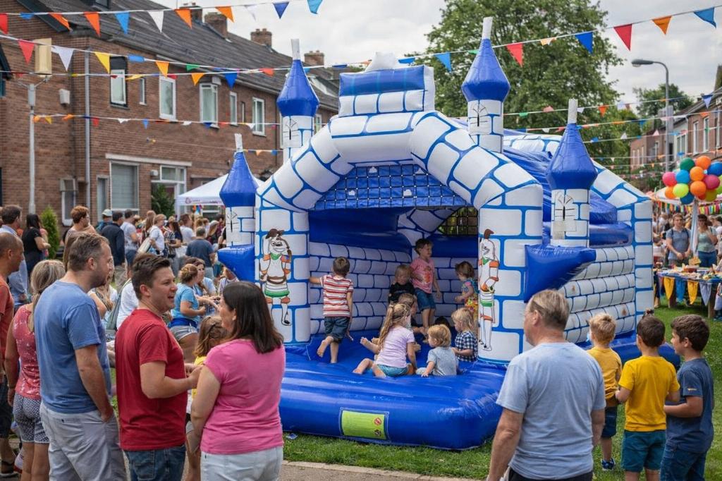 Standaard Kasteel Blauw springkussen te huur per weekend, Hobby en Vrije tijd, Feestartikelen | Verhuur, Ophalen, Zo goed als nieuw