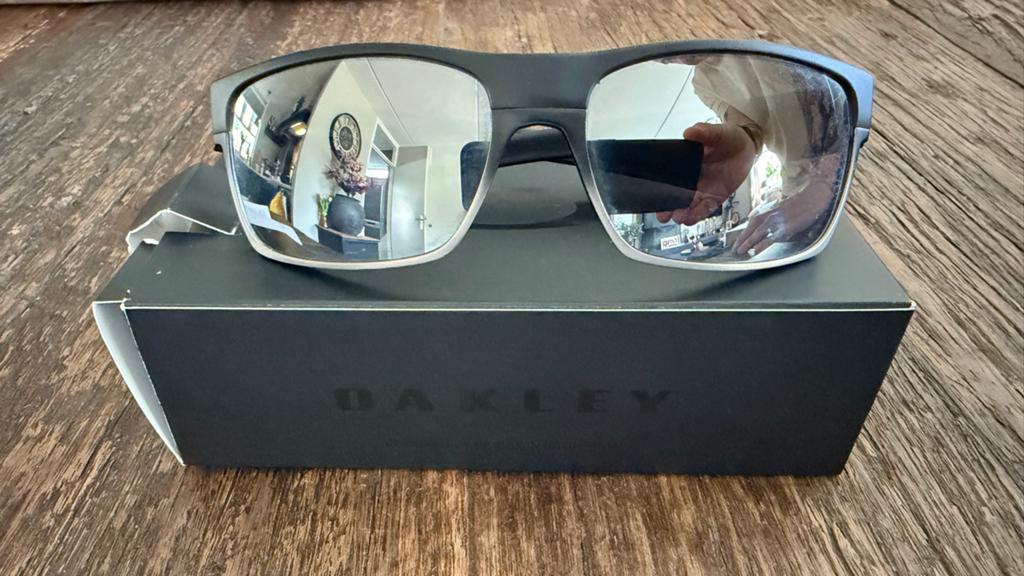 Oakley Twinface Zonnebril - Zo goed als nieuw, Zonnebril, Zwart, Ophalen of Verzenden, Zo goed als nieuw