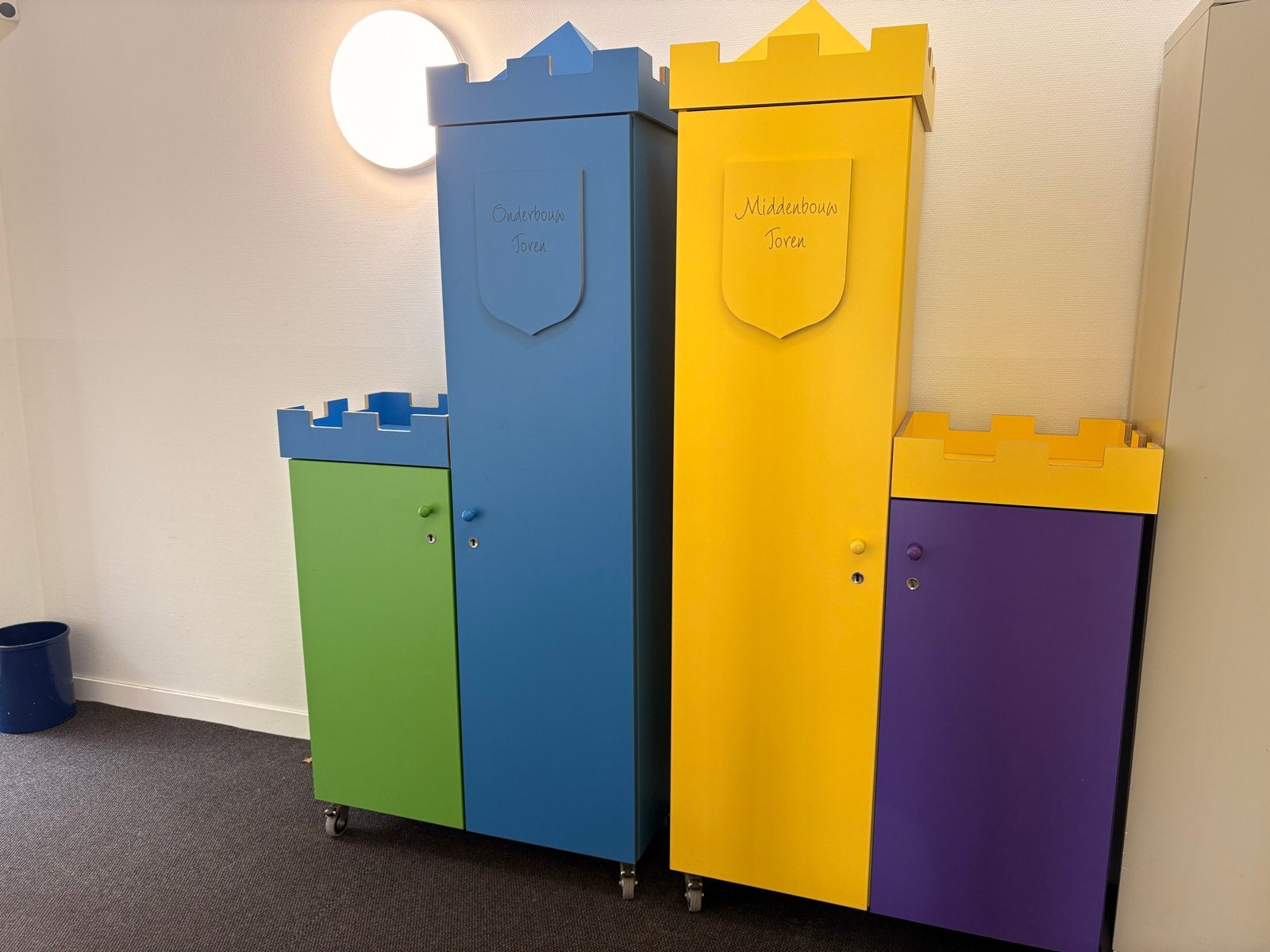 Kasteelkasten op wielen - Ideaal voor kinderkamer!, Ophalen, Zo goed als nieuw
