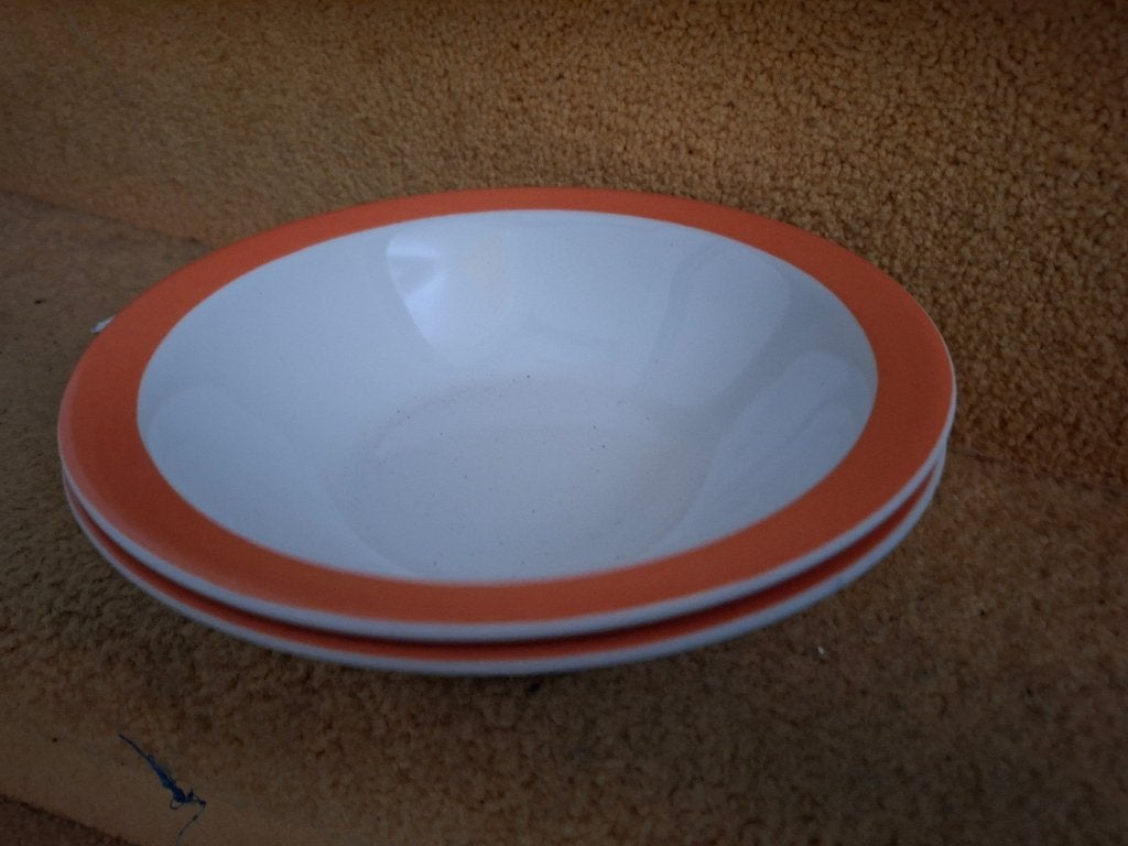 2 plastic schaaltjes, ca. 17,5 cm., Huis en Inrichting, Ophalen of Verzenden, Overige materialen, Overige stijlen, Schaal of Schalen