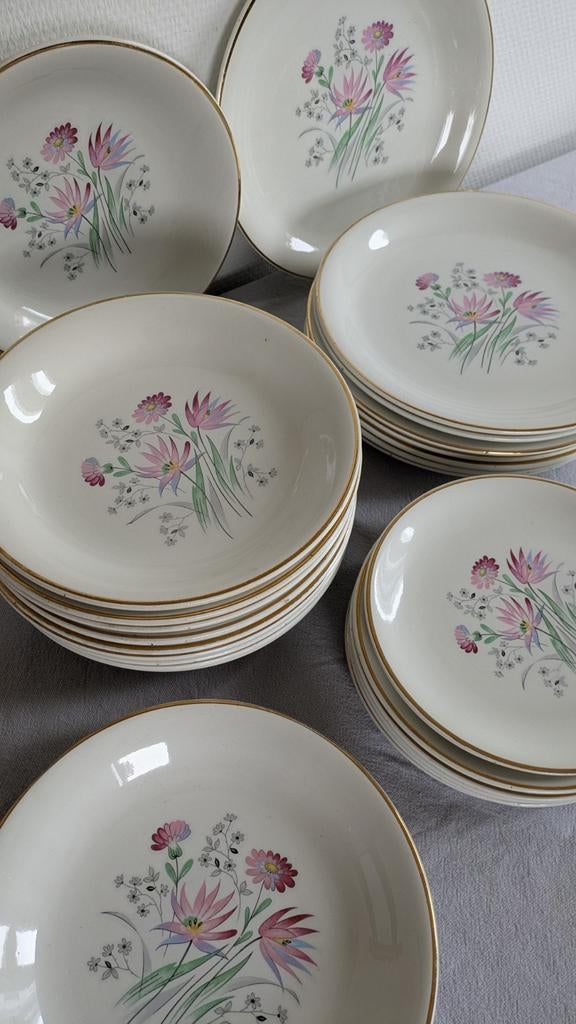 Franse  Vintage borden Sarreguemines Aramis bloemen goud, Ophalen of Verzenden, Porselein, Overige stijlen, Bord(en)