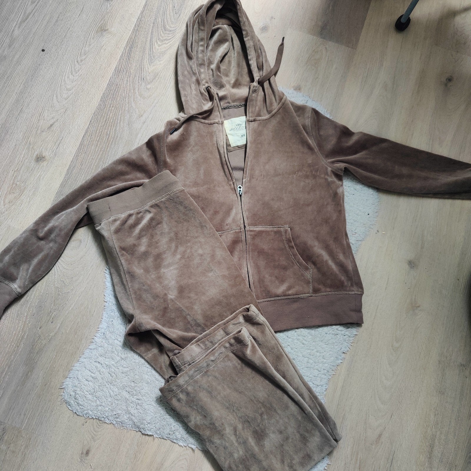 H&M L.O.G.G. Velours Trainingspak Maat M, Kleding | Dames, Maat 38/40 (M), Bruin, H&M L.O.G.G., Ophalen of Verzenden