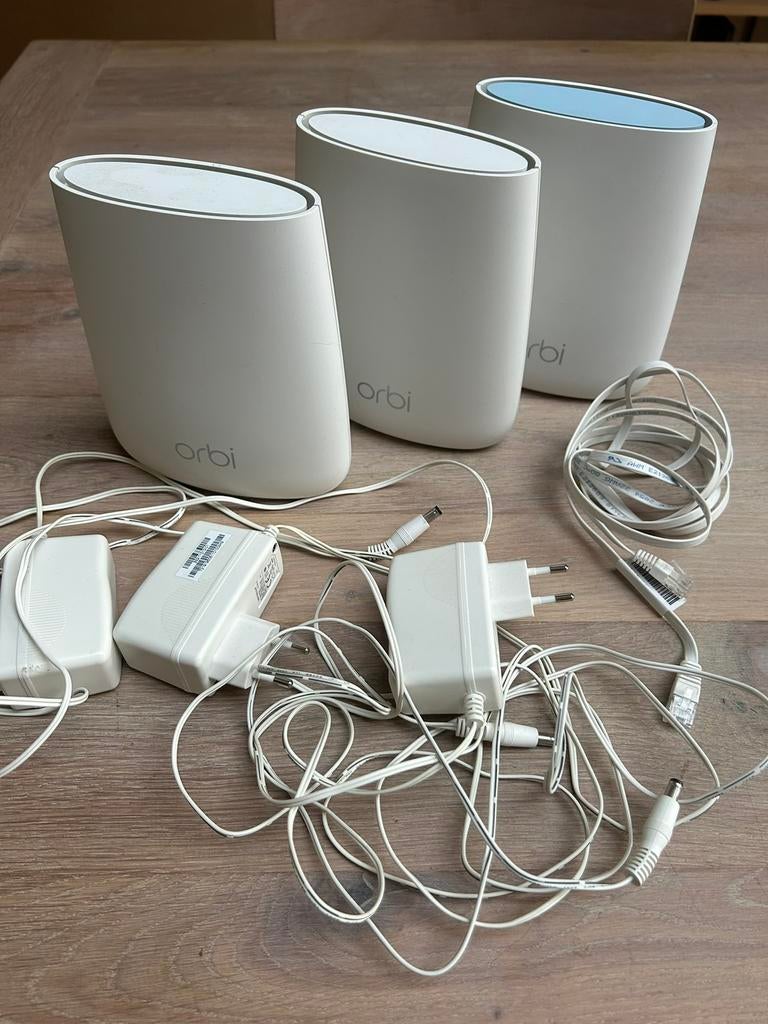 Netgear Orbi RBR20 Mesh WiFi Router + 2 Satellieten AC2200, Ophalen of Verzenden, Zo goed als nieuw