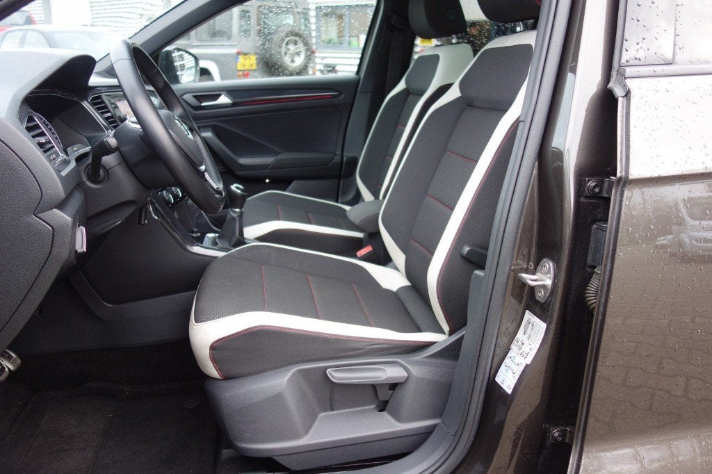 Volkswagen T-ROC 1.5 TSI SPORT, Pano, 18 Inch, Beats, Winter, Voorwielaandrijving, Euro 6, 4 cilinders, Bedrijf