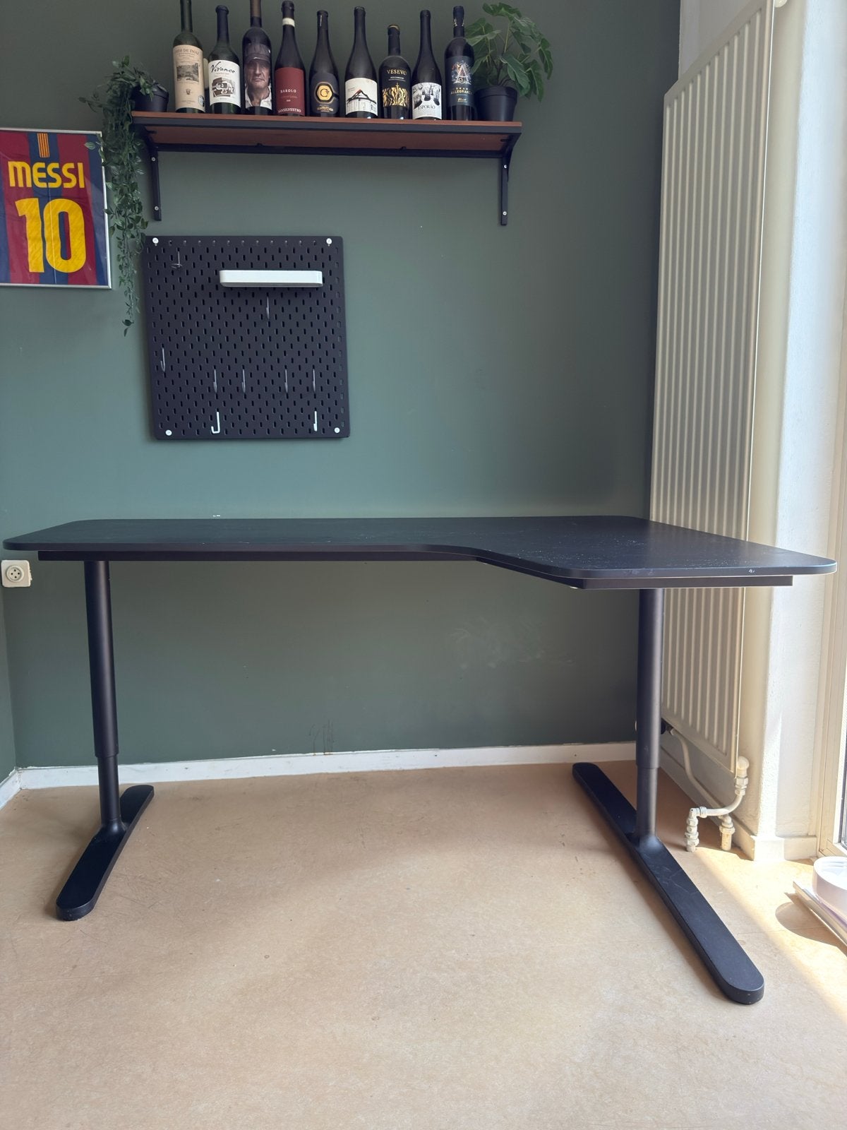 Ikea Bekant Hoekbureau 160x110 cm met kabelvangnet, Huis en Inrichting, Bureaus, Ophalen, Zwart, Gebruikt, Hoekbureau