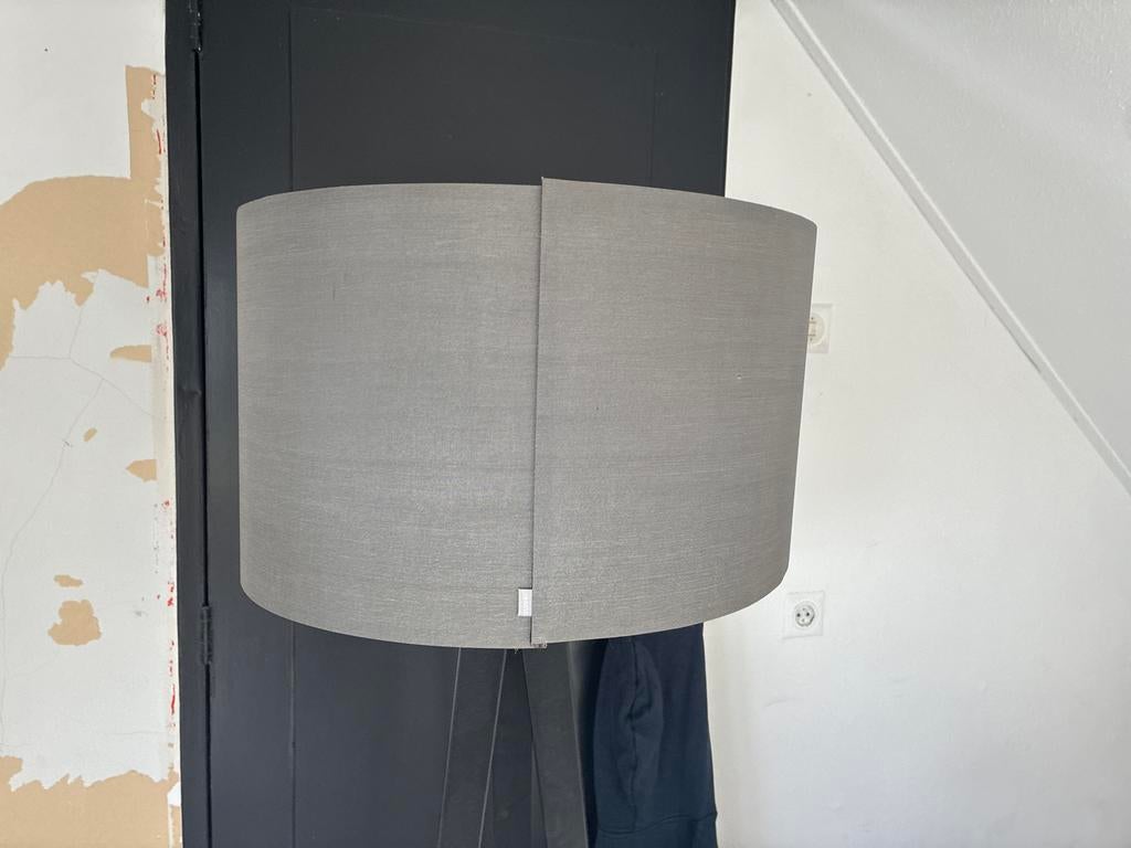 Stijlvolle Zuiver Tripod Vloerlamp met Grijze Kap, Ophalen, Zo goed als nieuw, Metaal, 150 tot 200 cm